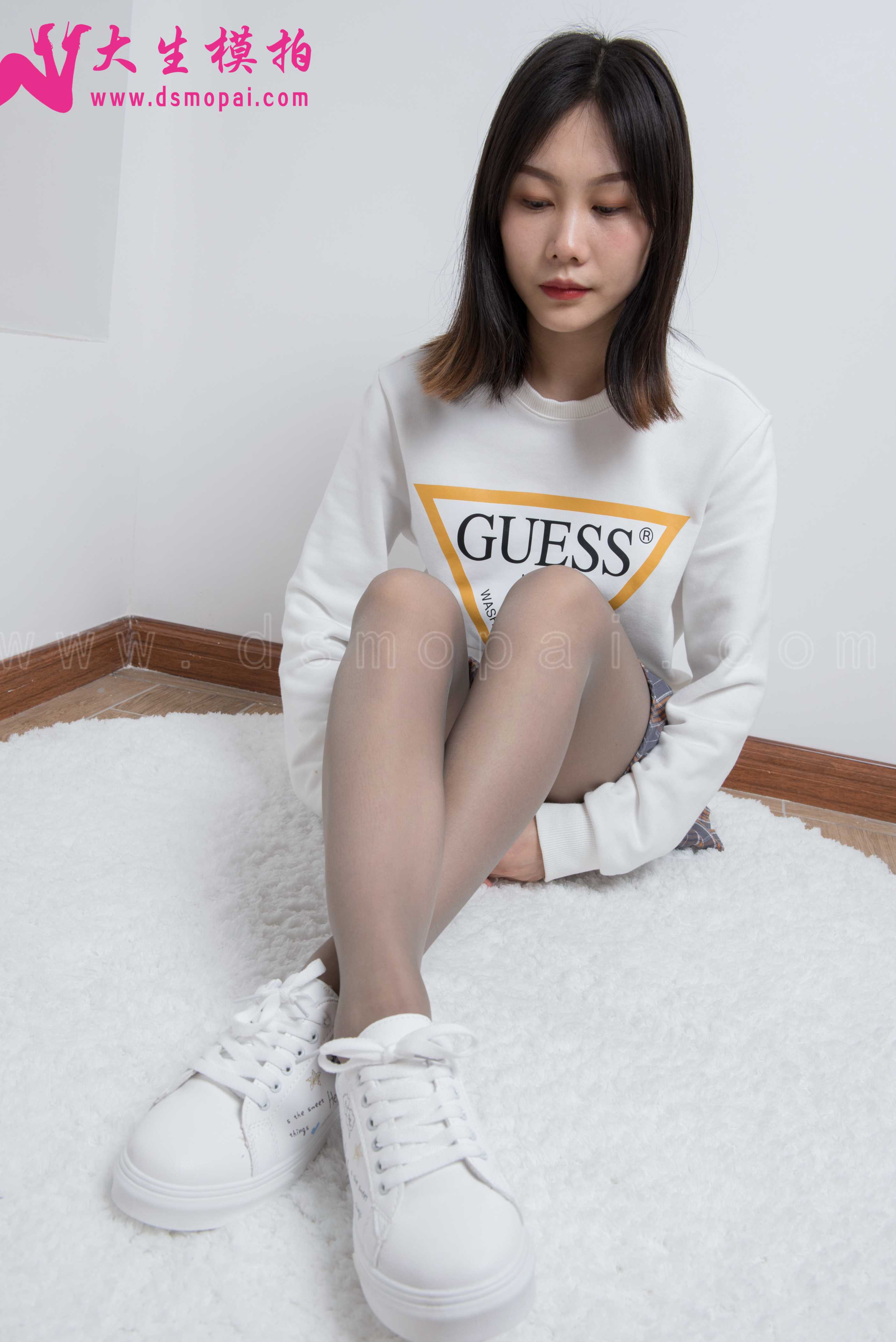 大生模拍 No.133 小敏 灰丝小白鞋 [57P259MB]