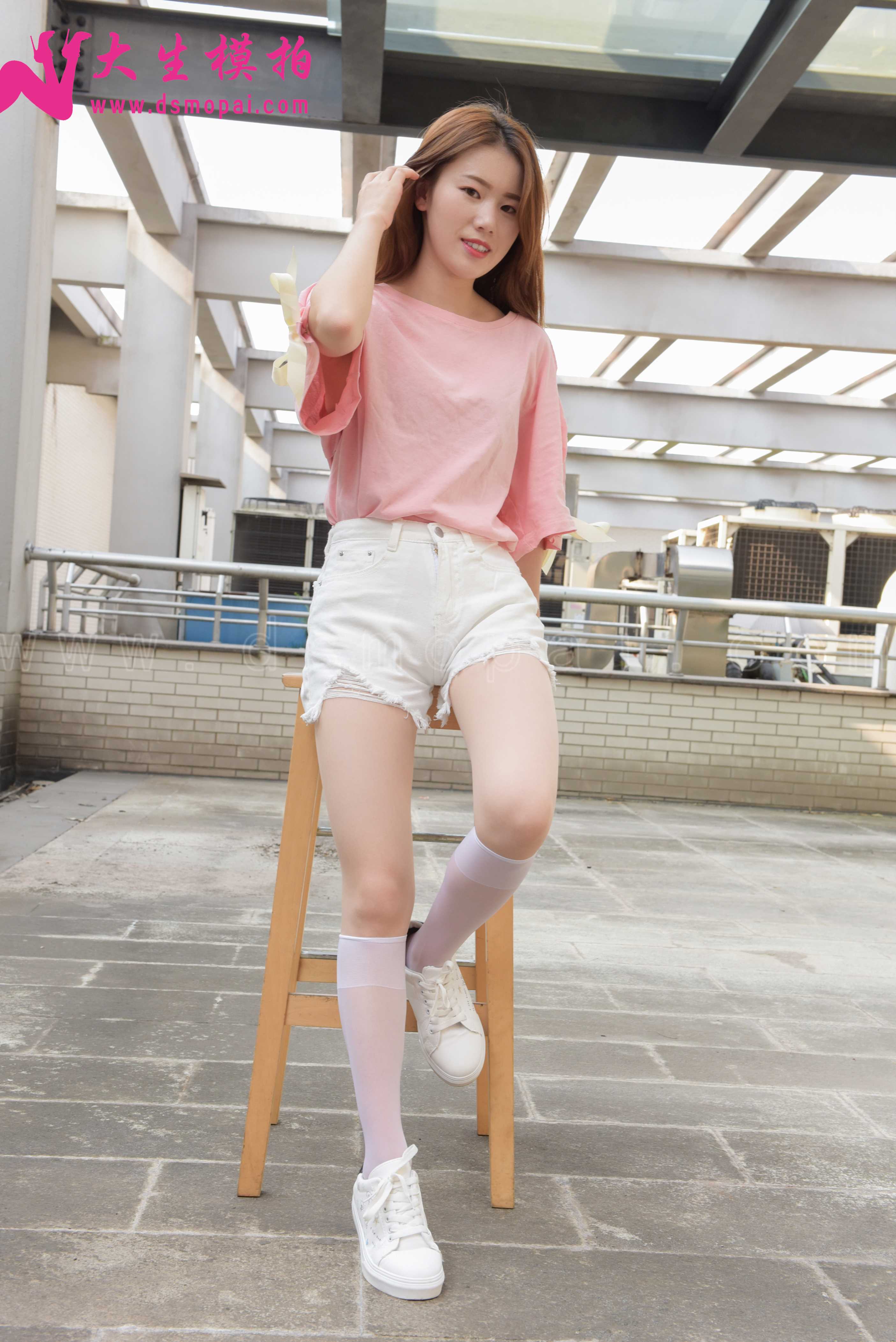 大生模拍 No.143 文静 抖音网红丝 肉丝+白丝 [60P1V415MB]