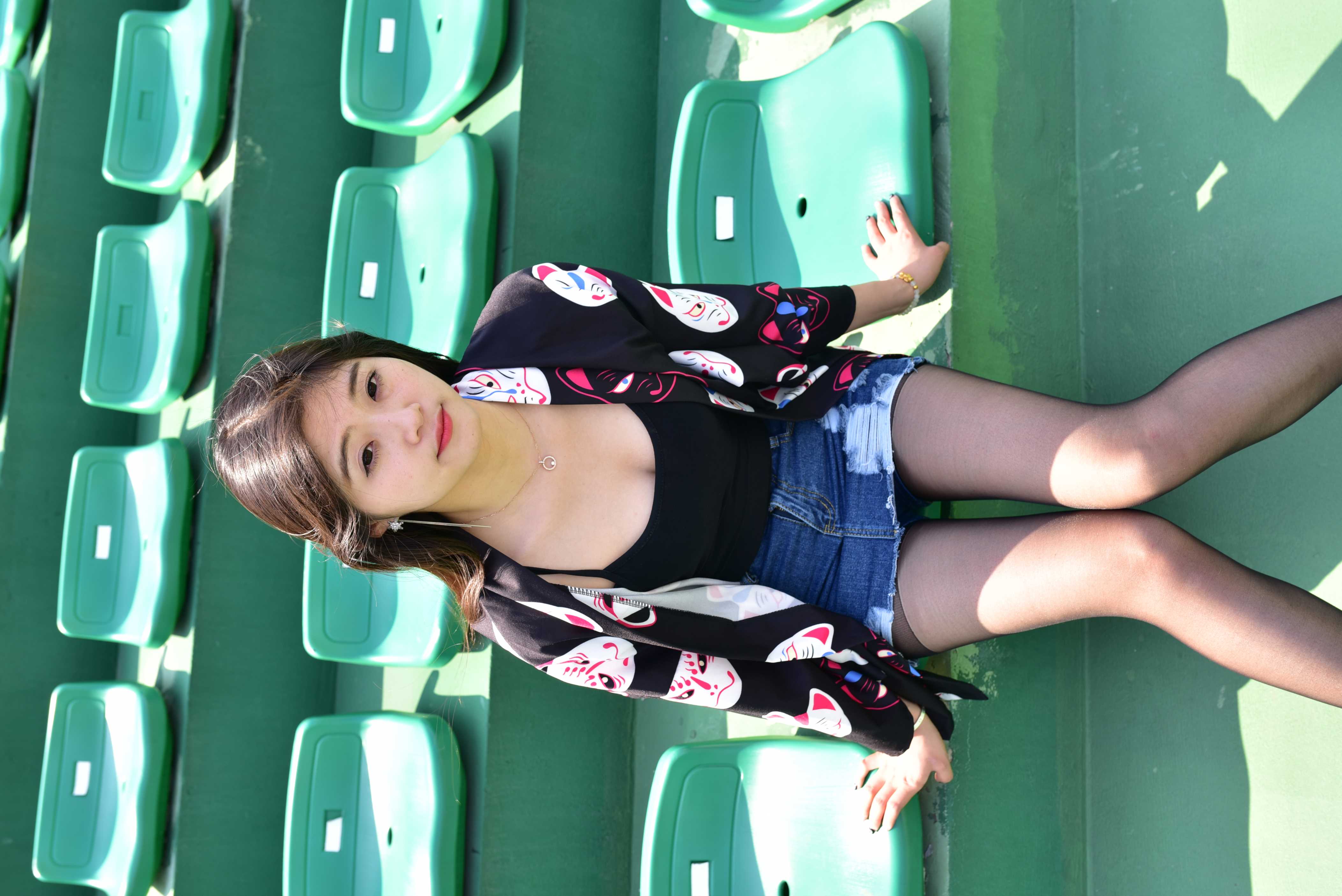 大生模拍 NO.248 操场牛仔裙黑丝[25P／337MB]