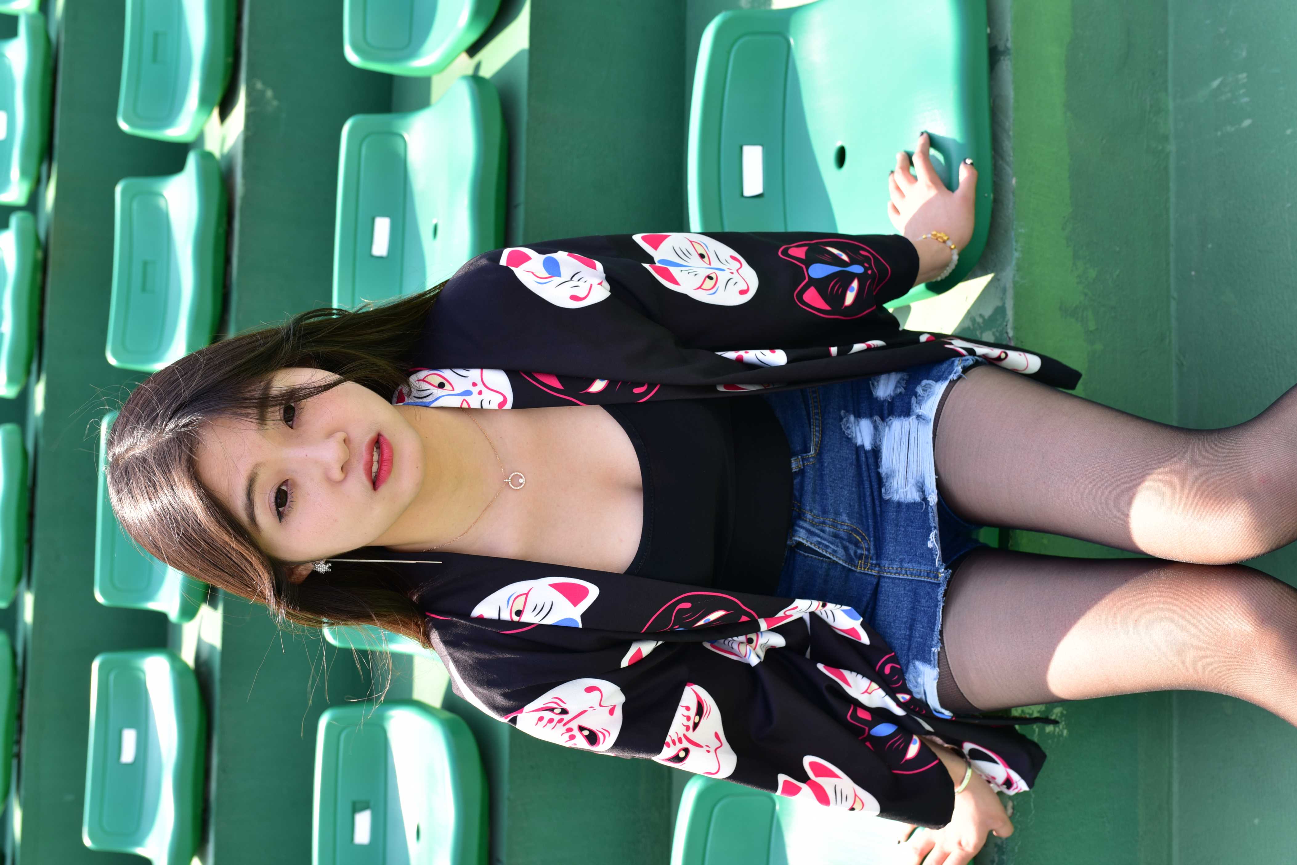 大生模拍 NO.248 操场牛仔裙黑丝[25P／337MB]