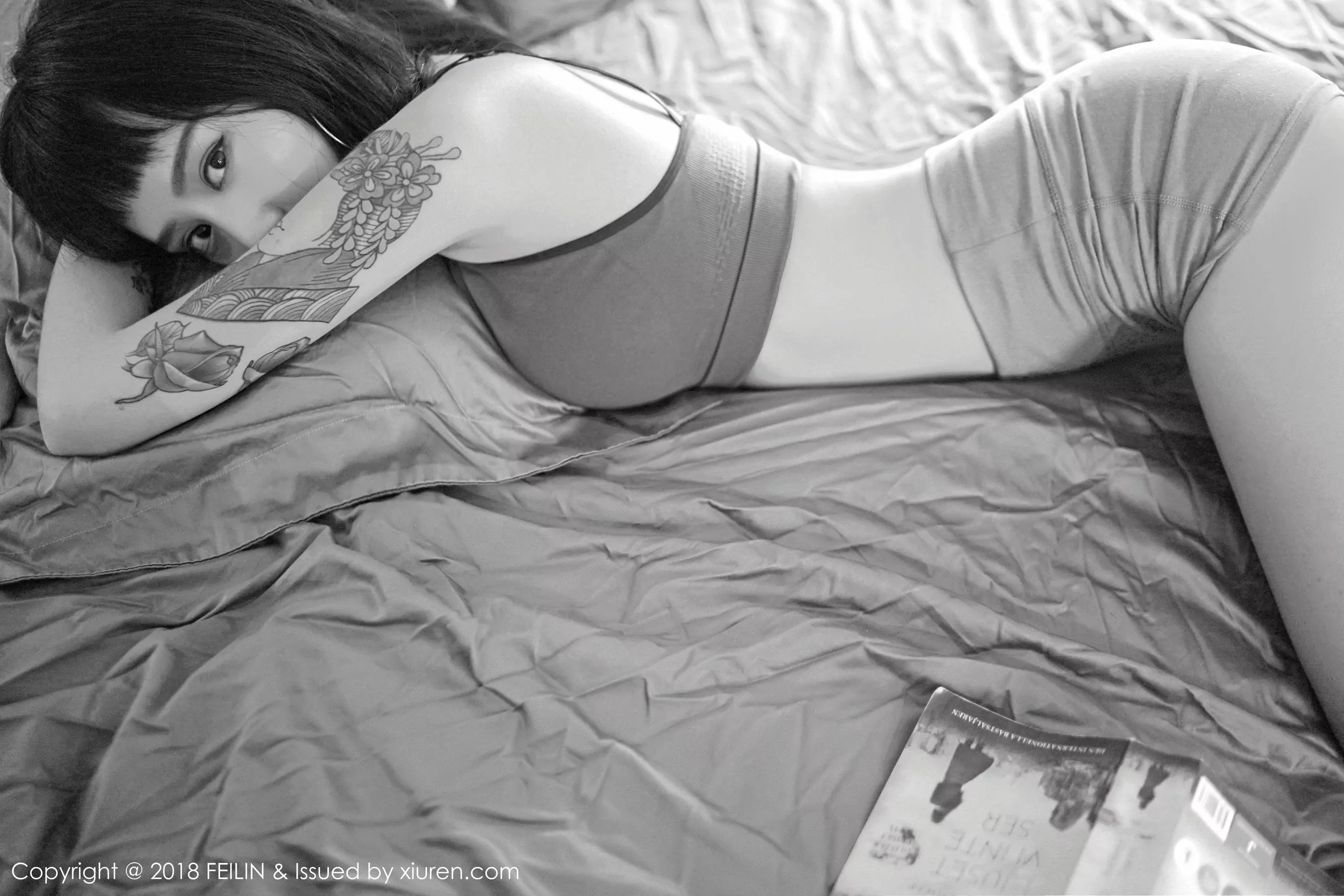 赵艺璇《香烟、纹身、黑白风格照片》 嗲囡囡 VOL.129