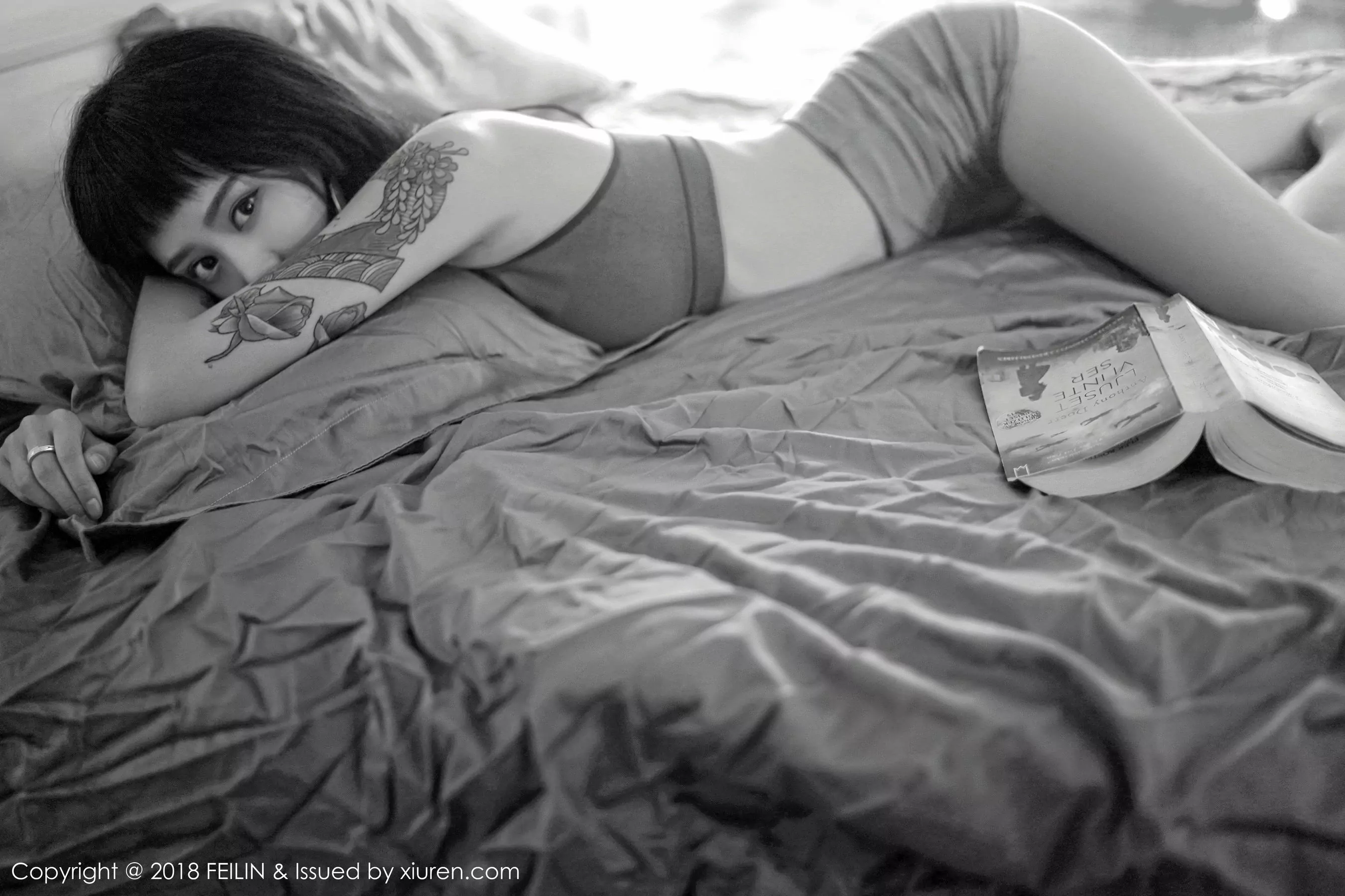 赵艺璇《香烟、纹身、黑白风格照片》 嗲囡囡 VOL.129