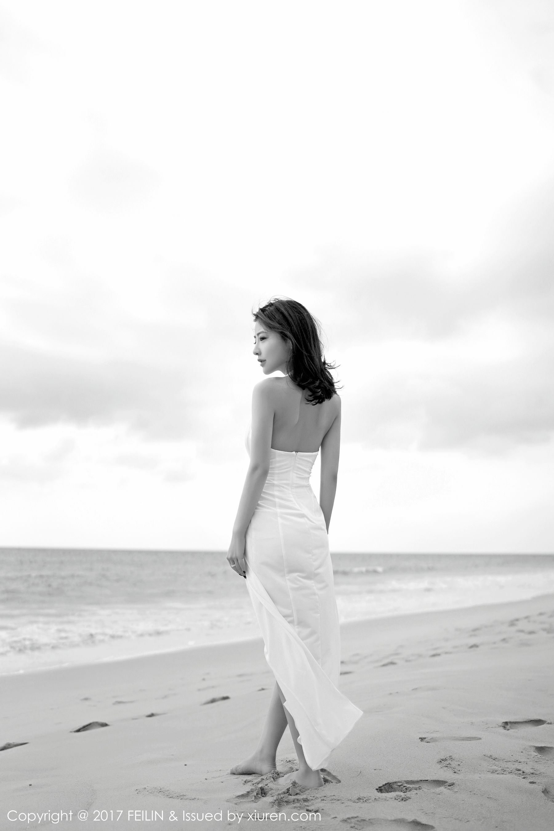 施忆佳KITTY《2套比基尼+长裙》 嗲囡囡 VOL.092