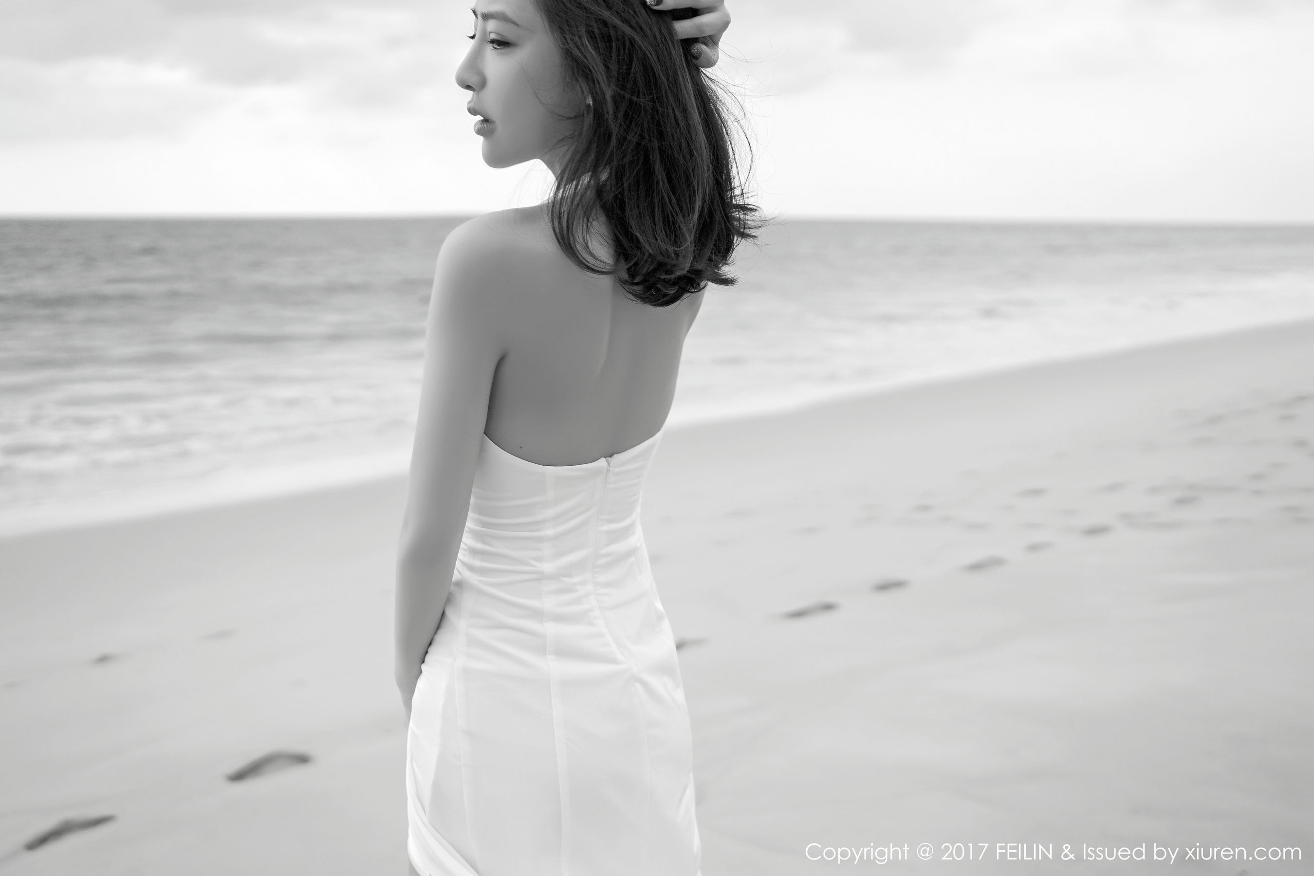 施忆佳KITTY《2套比基尼+长裙》 嗲囡囡 VOL.092