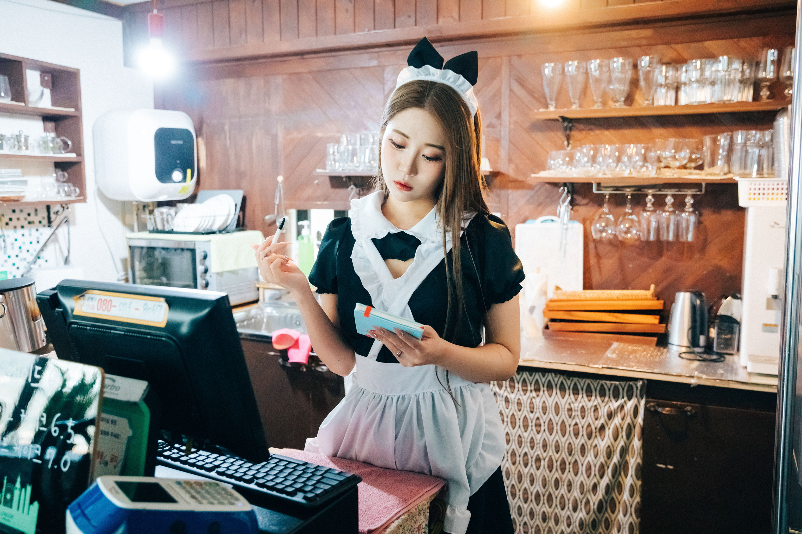[LOOZY] Bomi – Maid cafe [174P]