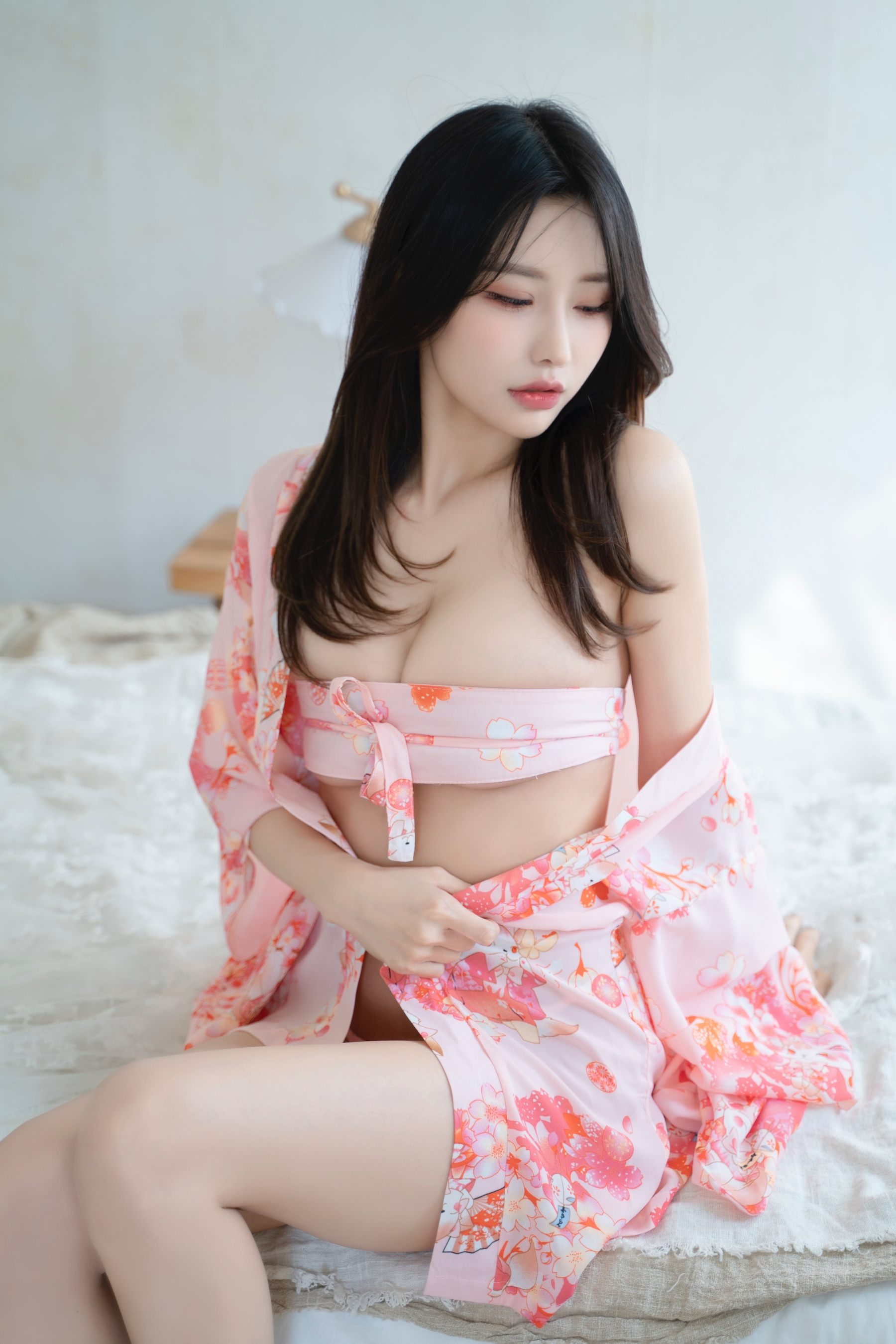 [ROGLE] Yeonyu Milk – Vol.01 [54P]