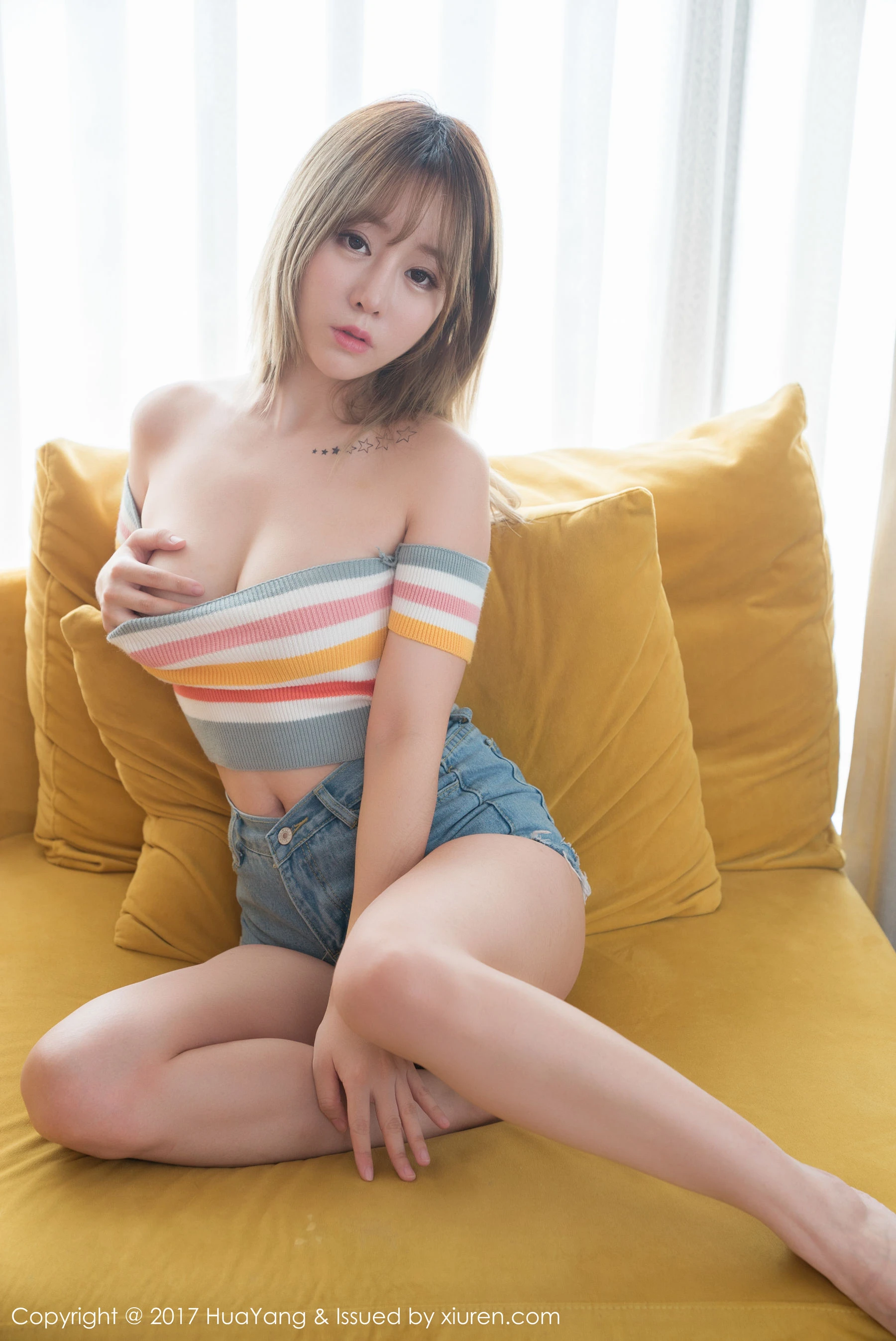 王雨纯《牛仔短裤、蕾丝死库水和护士装》 花漾Show Vol.005