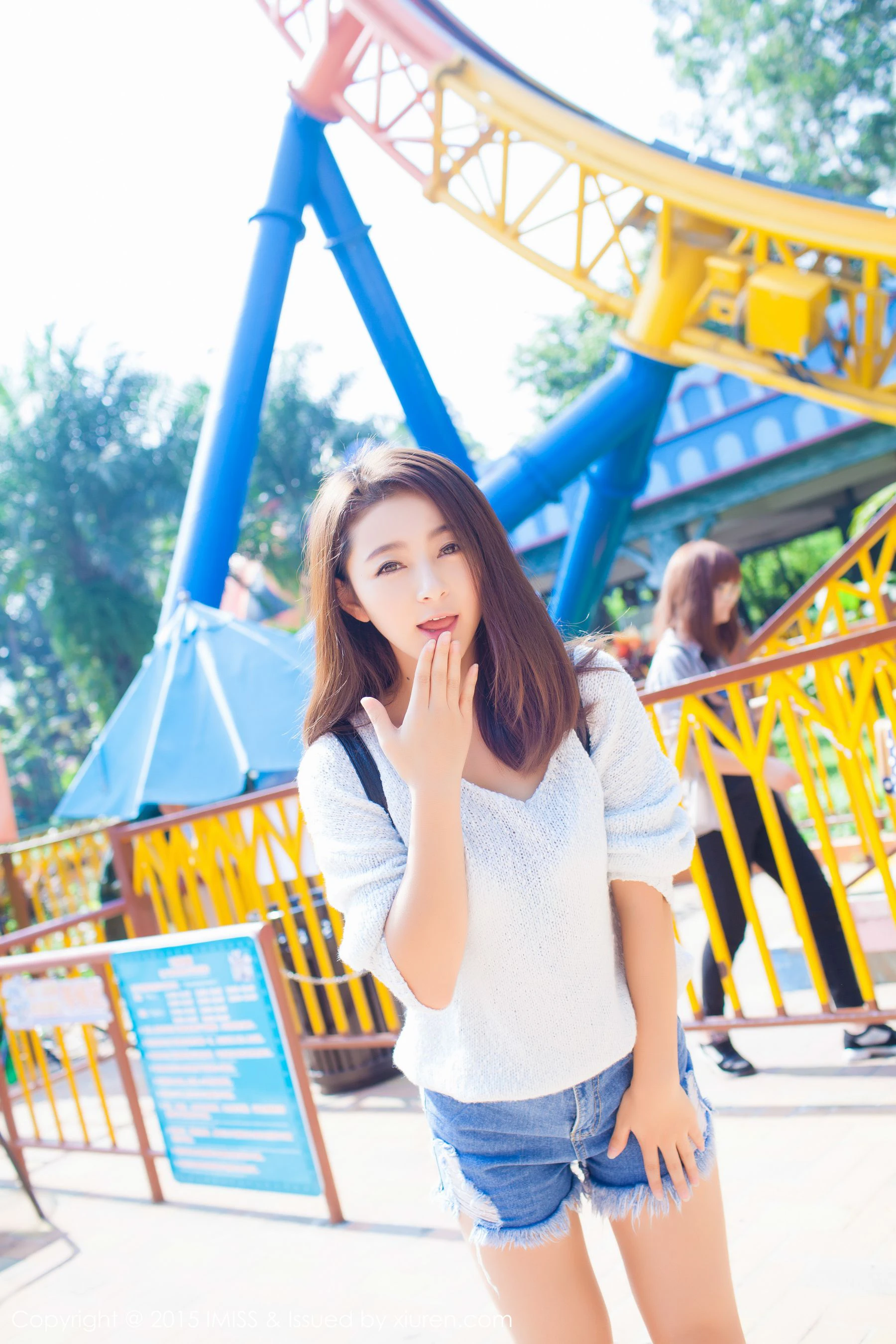 夏茉GIGI《牛仔热裤街拍》 爱蜜社IMiss Vol.049