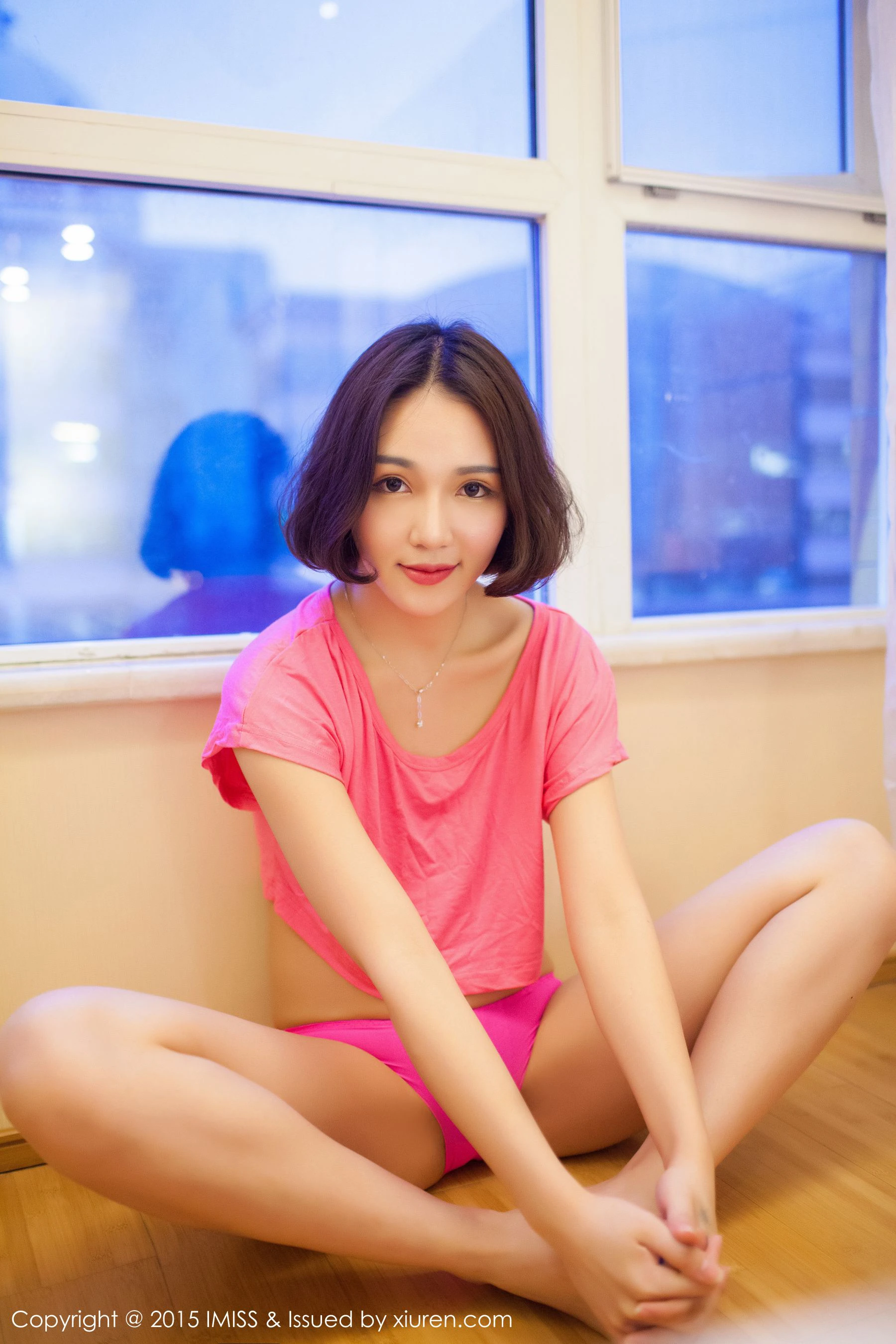 轻熟女@艾诗iccey《浴室湿身+黑丝诱惑》 爱蜜社IMiss Vol.043