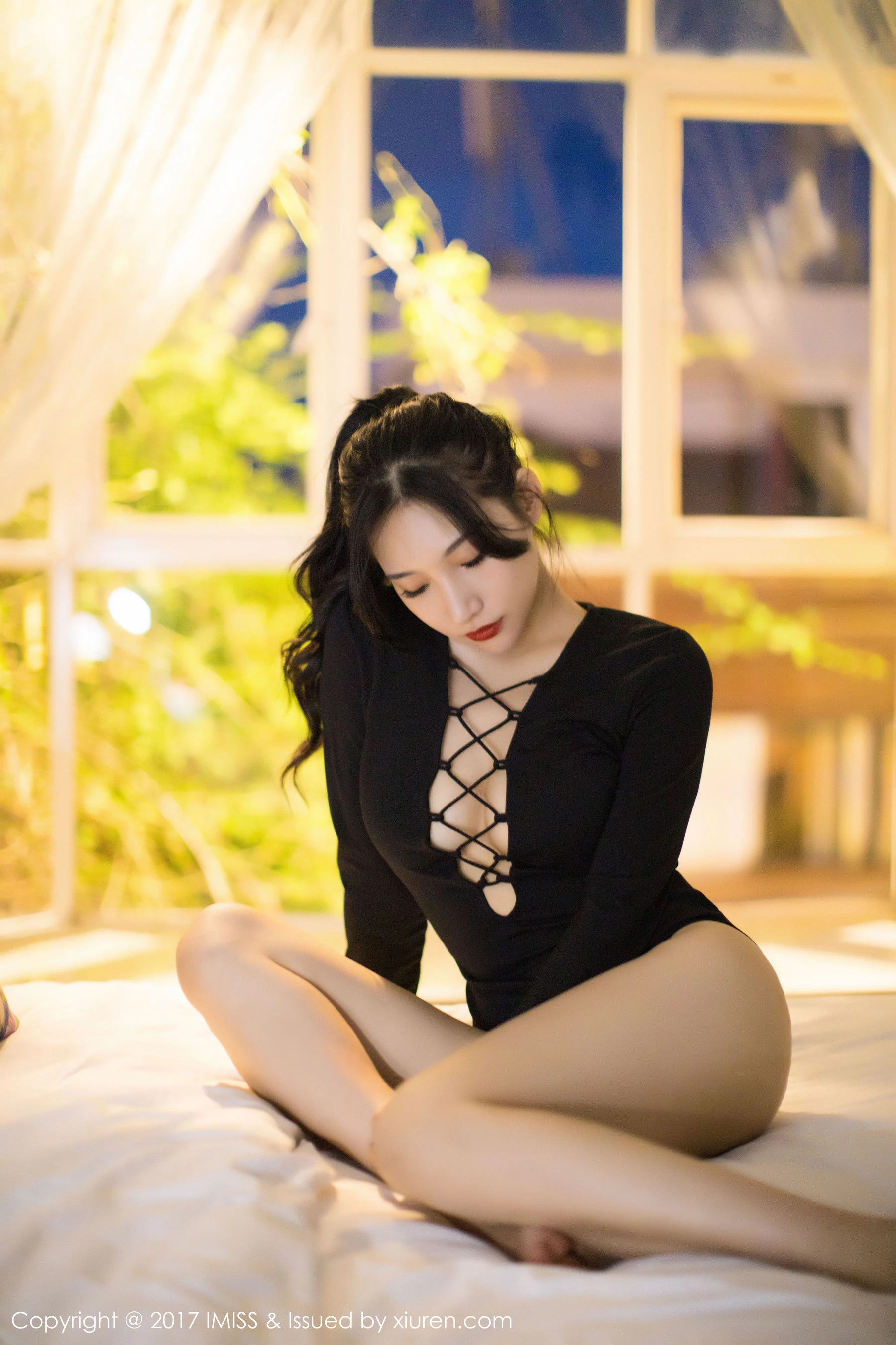 小狐狸Sica《黑色私房性感美腿》 爱蜜社IMiss VOL.194