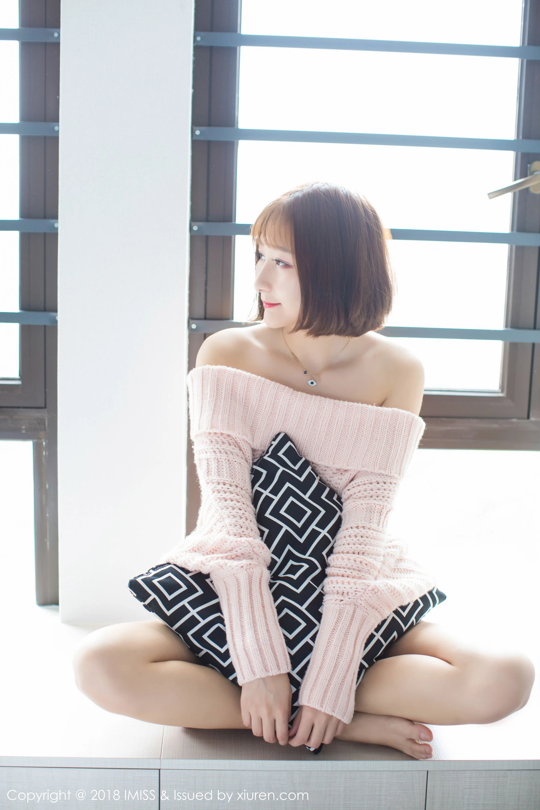 九尾Ivy-《性感极致的丝袜美腿诱惑》 爱蜜社IMiss Vol.240