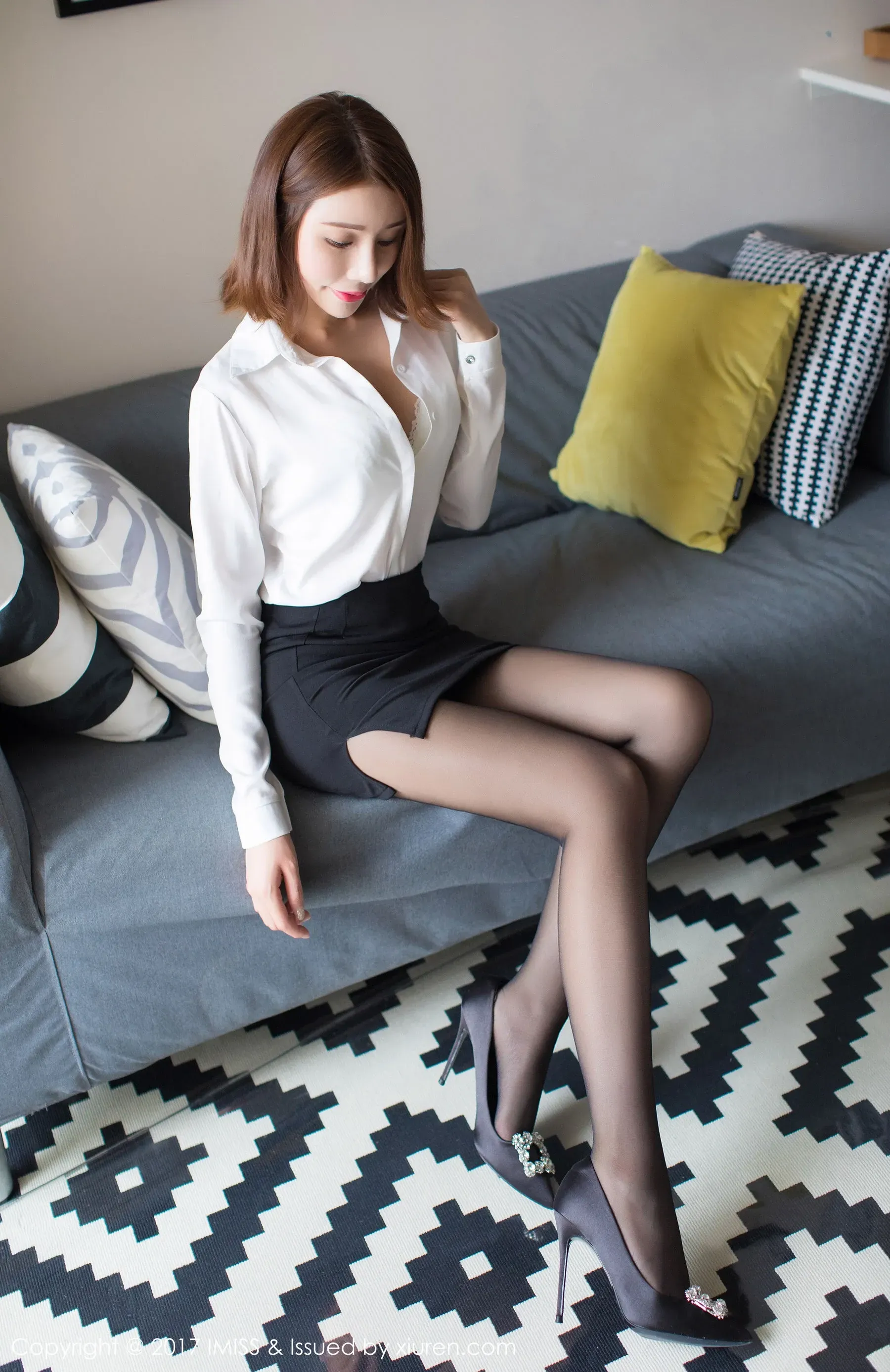 Savina《OL制服搭配黑丝美腿系列》 爱蜜社IMiss Vol.193