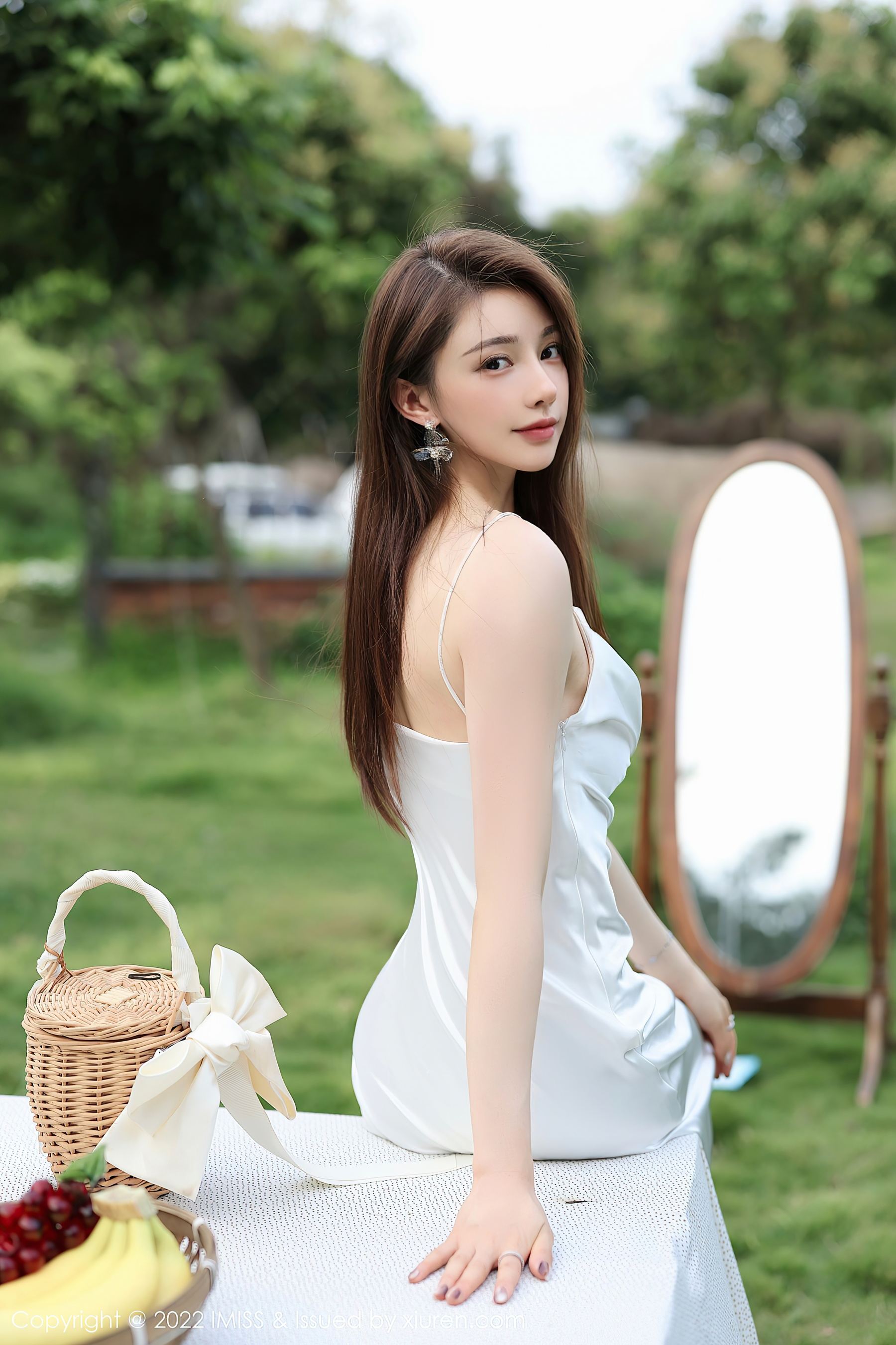 爱蜜社 VOL.682 Lynn刘奕宁 户外美腿