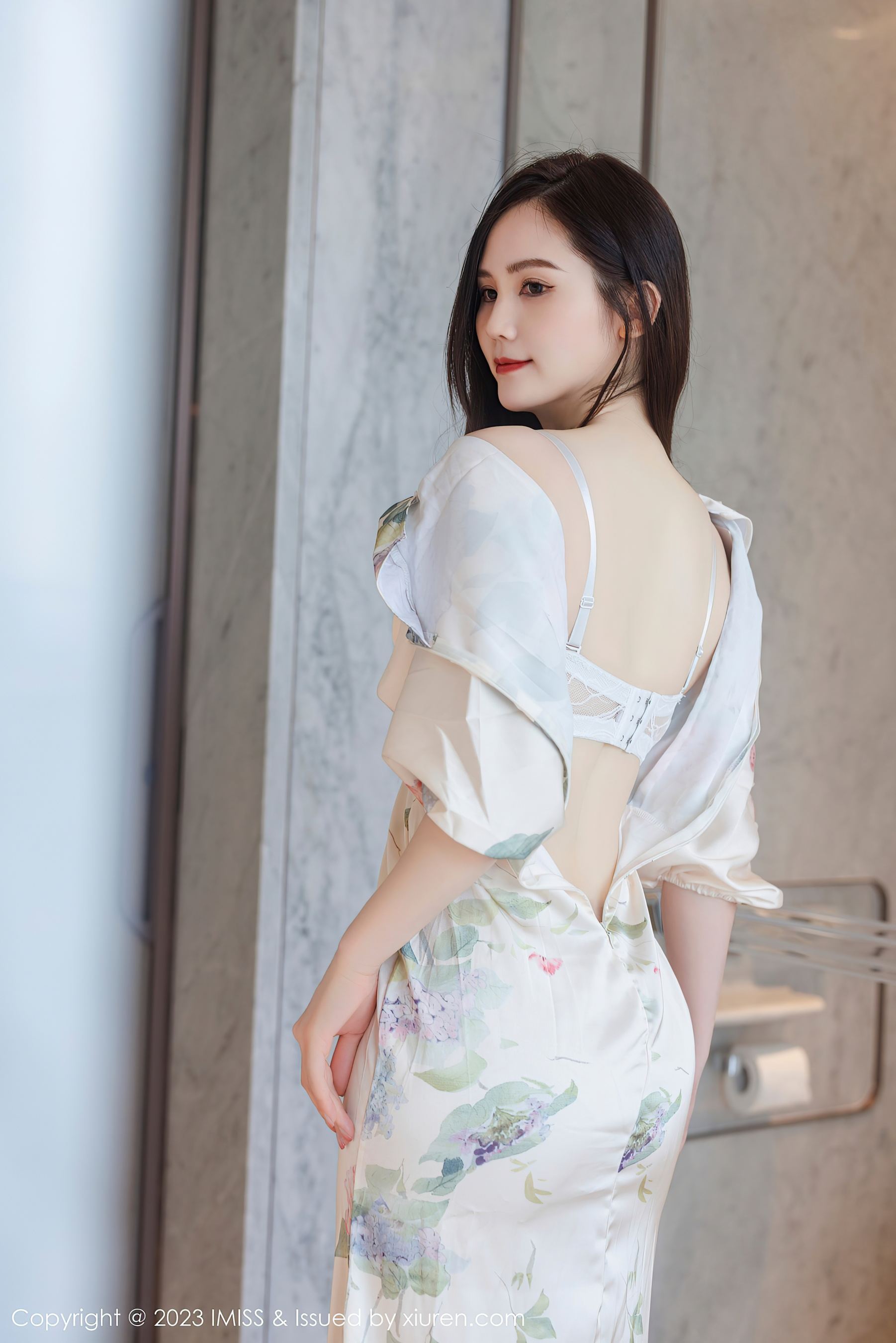 爱蜜社 VOL.745 SISY思 长裙美腿