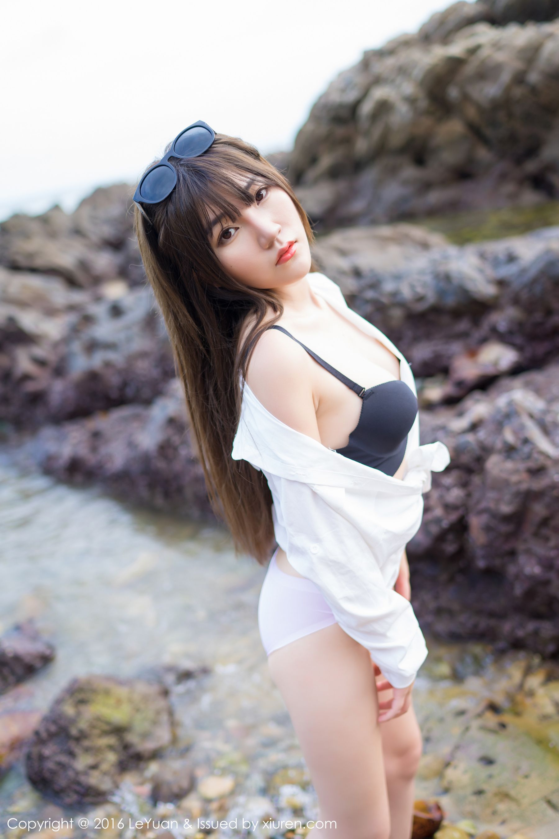 冷不丁《比基尼+白衬衫诱惑》 星乐园LeYuan Vol.012 [52P]