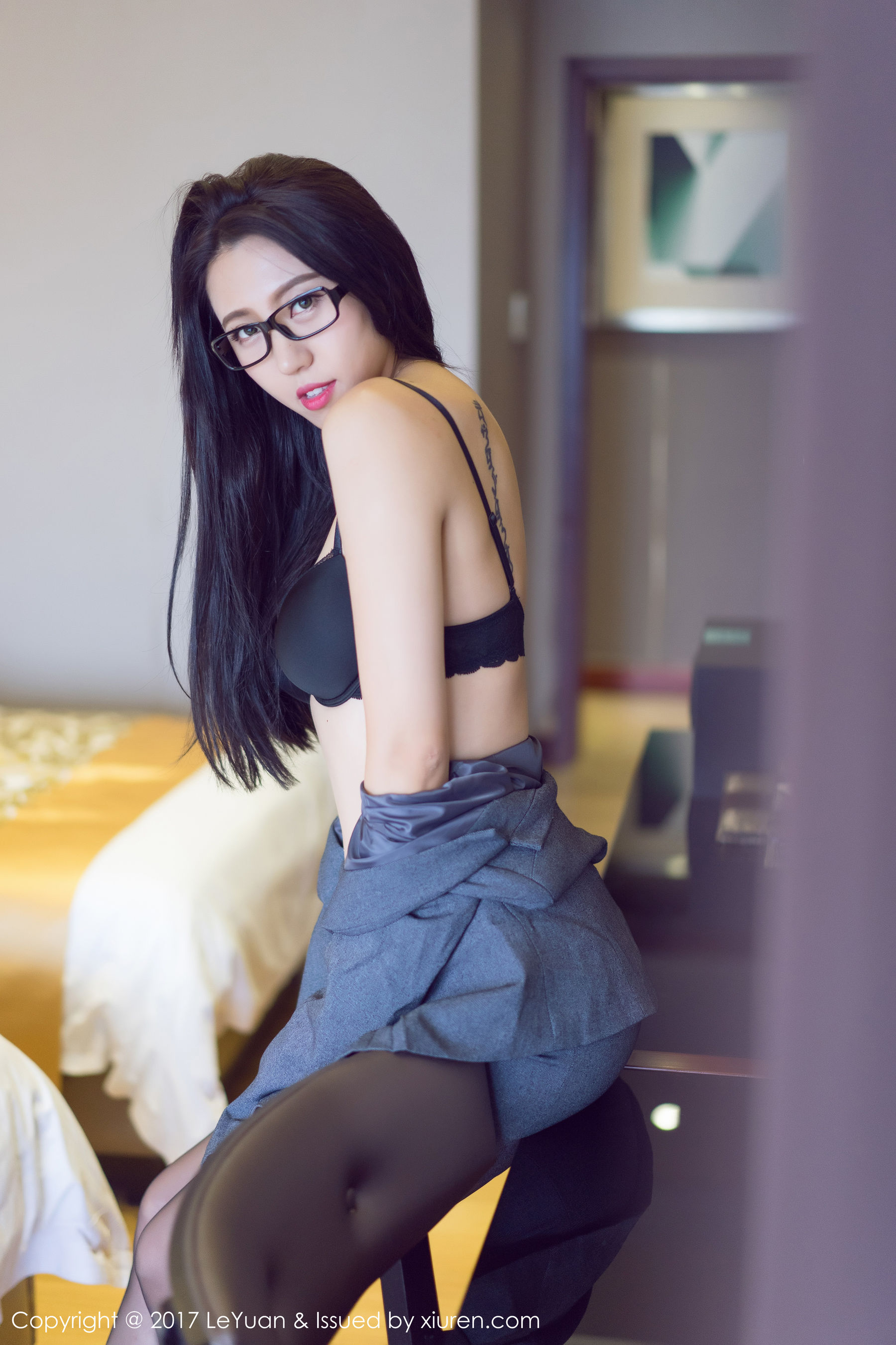 大熙《职场OL蒙面黑丝与浴室湿身性感诱惑》 LeYuan 星乐园 VOL.044 [47P]