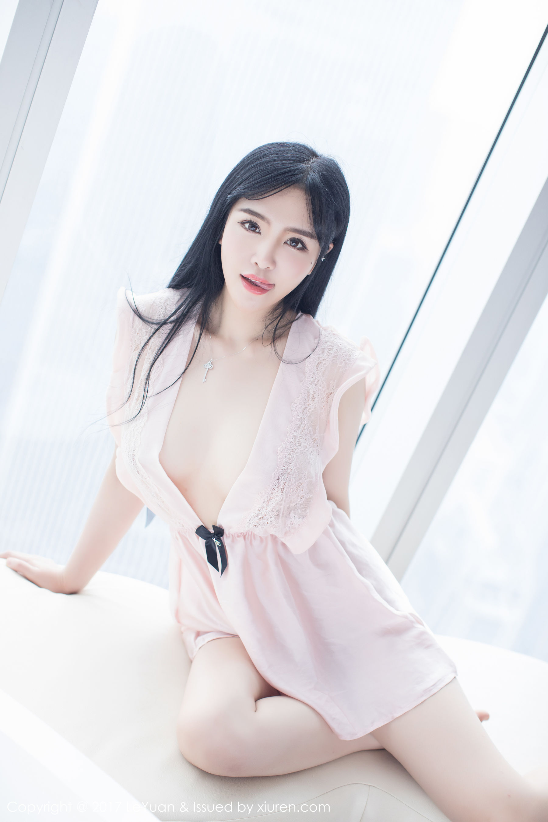 刘钰儿《粉嫩睡衣+白丝诱惑》 LeYuan 星乐园 VOL.046 [46P]