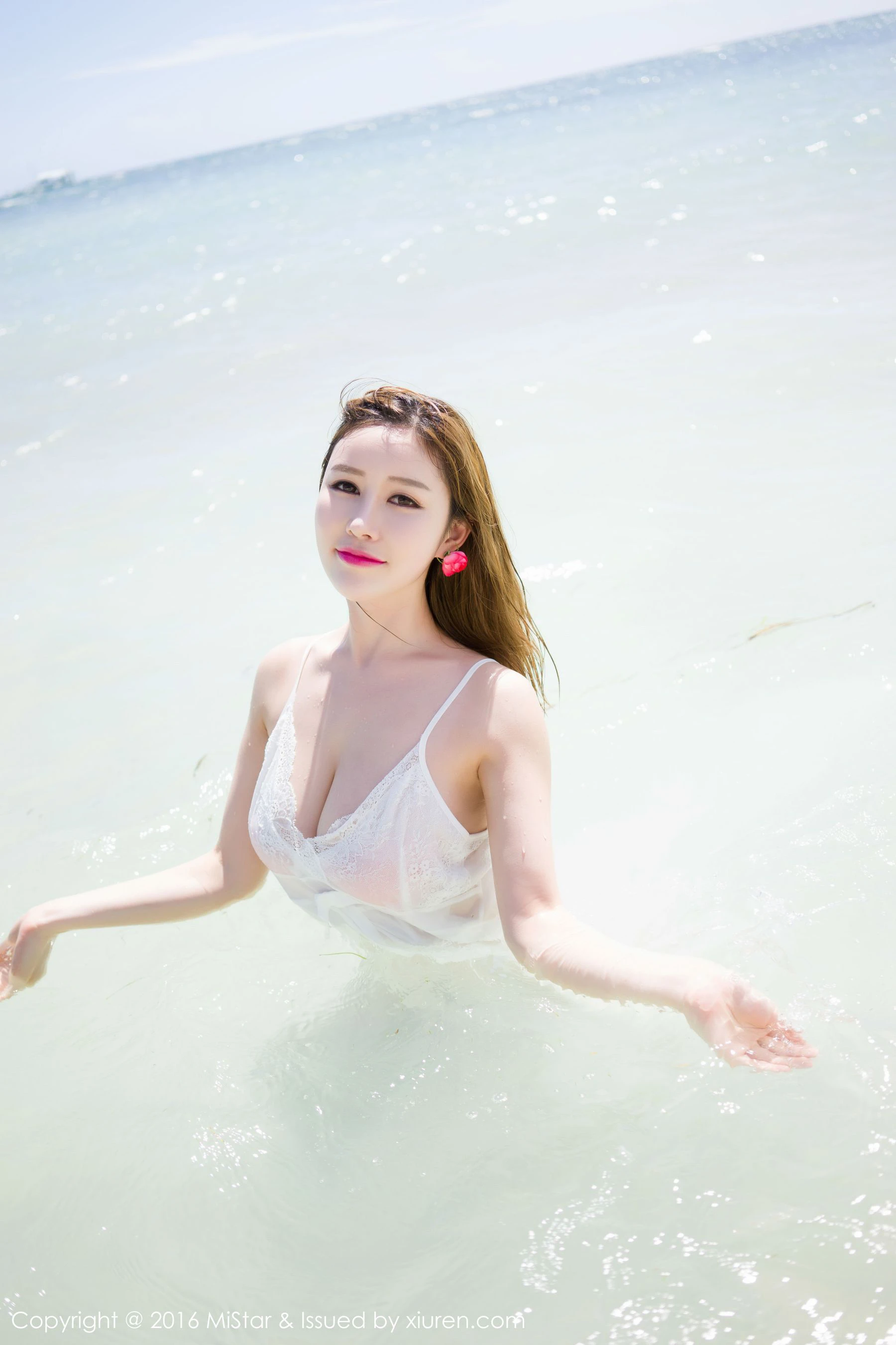 于姬Una《海滩长裙+死库水》 魅妍社 Vol.056