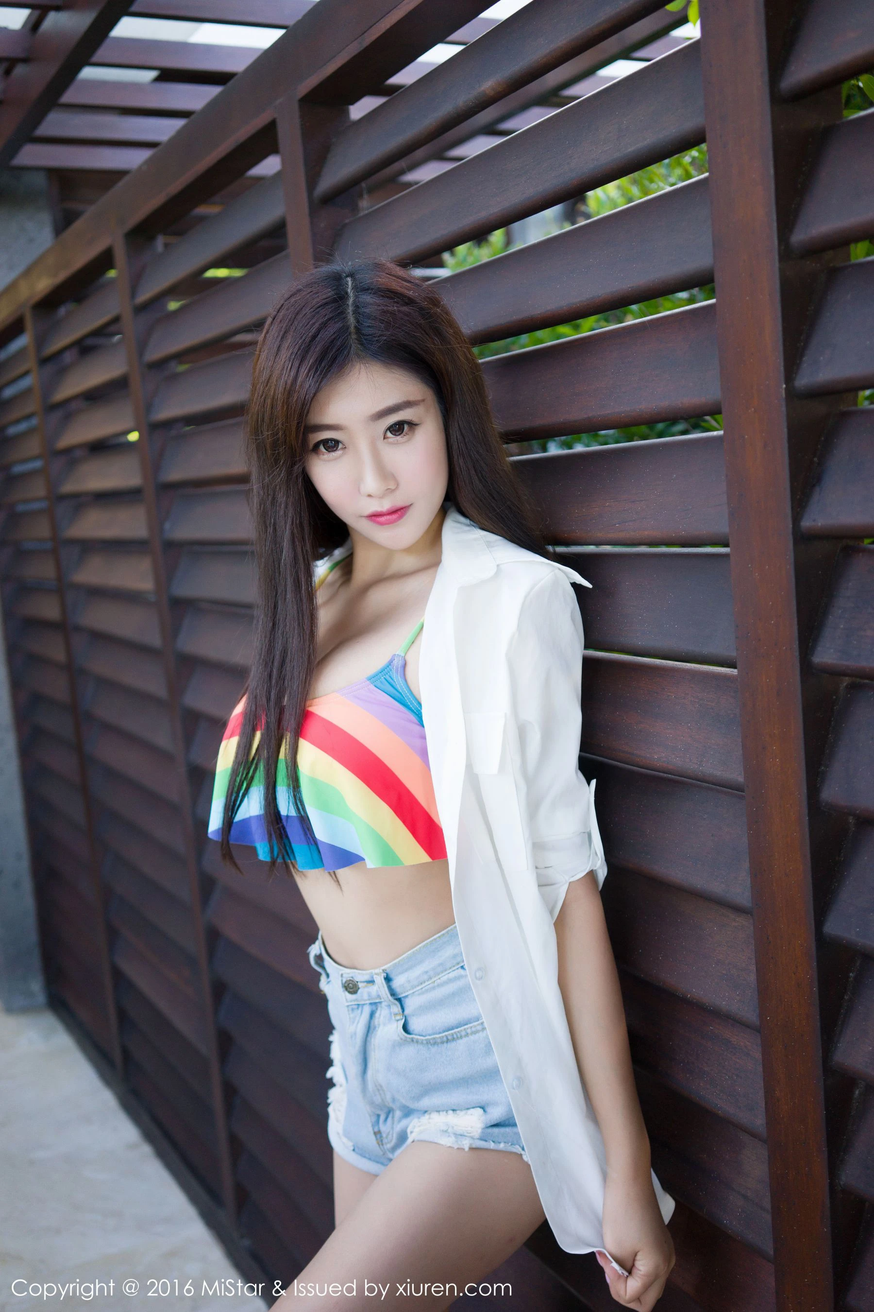 程小烦不烦《巴厘岛旅拍》2套性感泳装 魅妍社 Vol.095