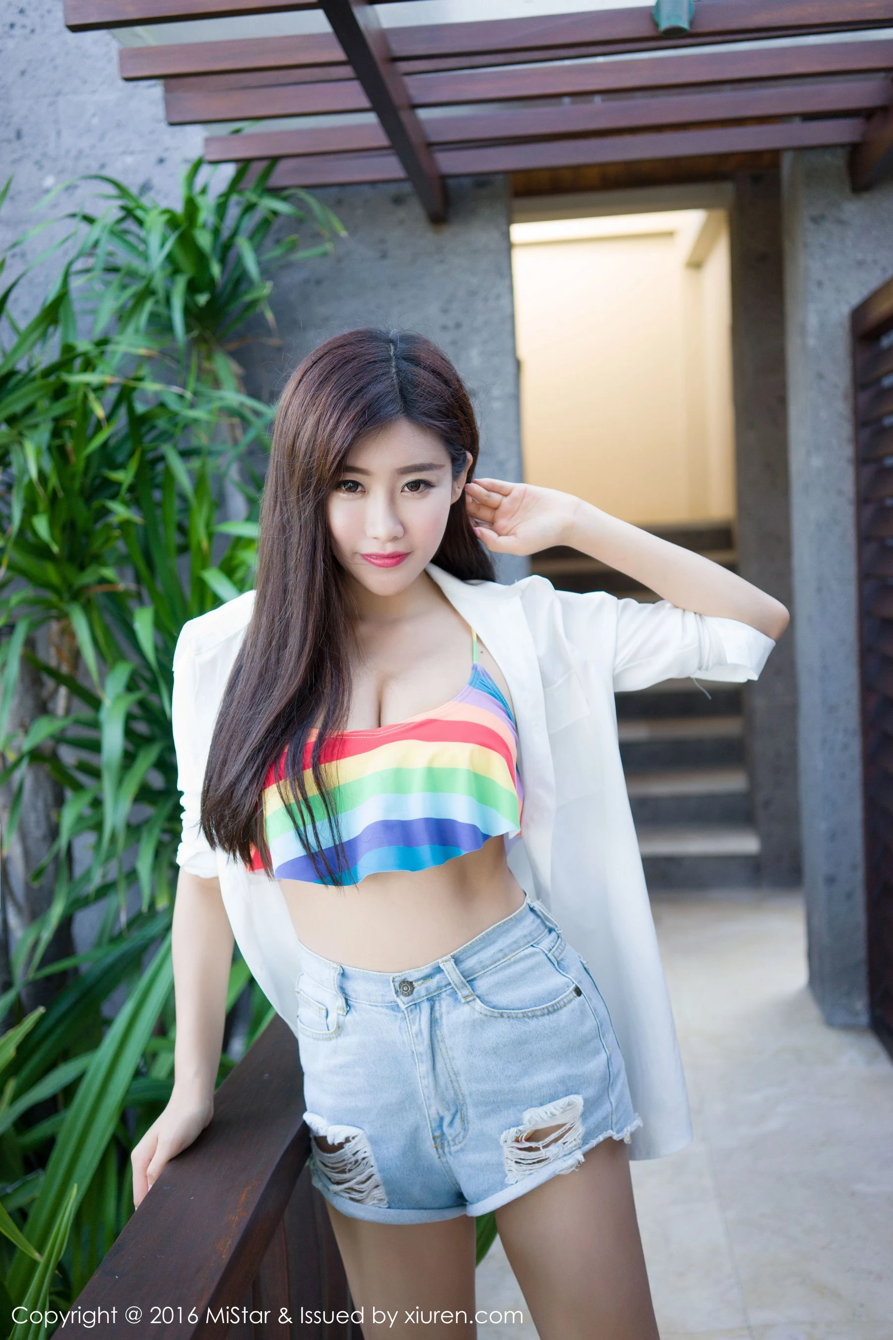 程小烦不烦《巴厘岛旅拍》2套性感泳装 魅妍社 Vol.095