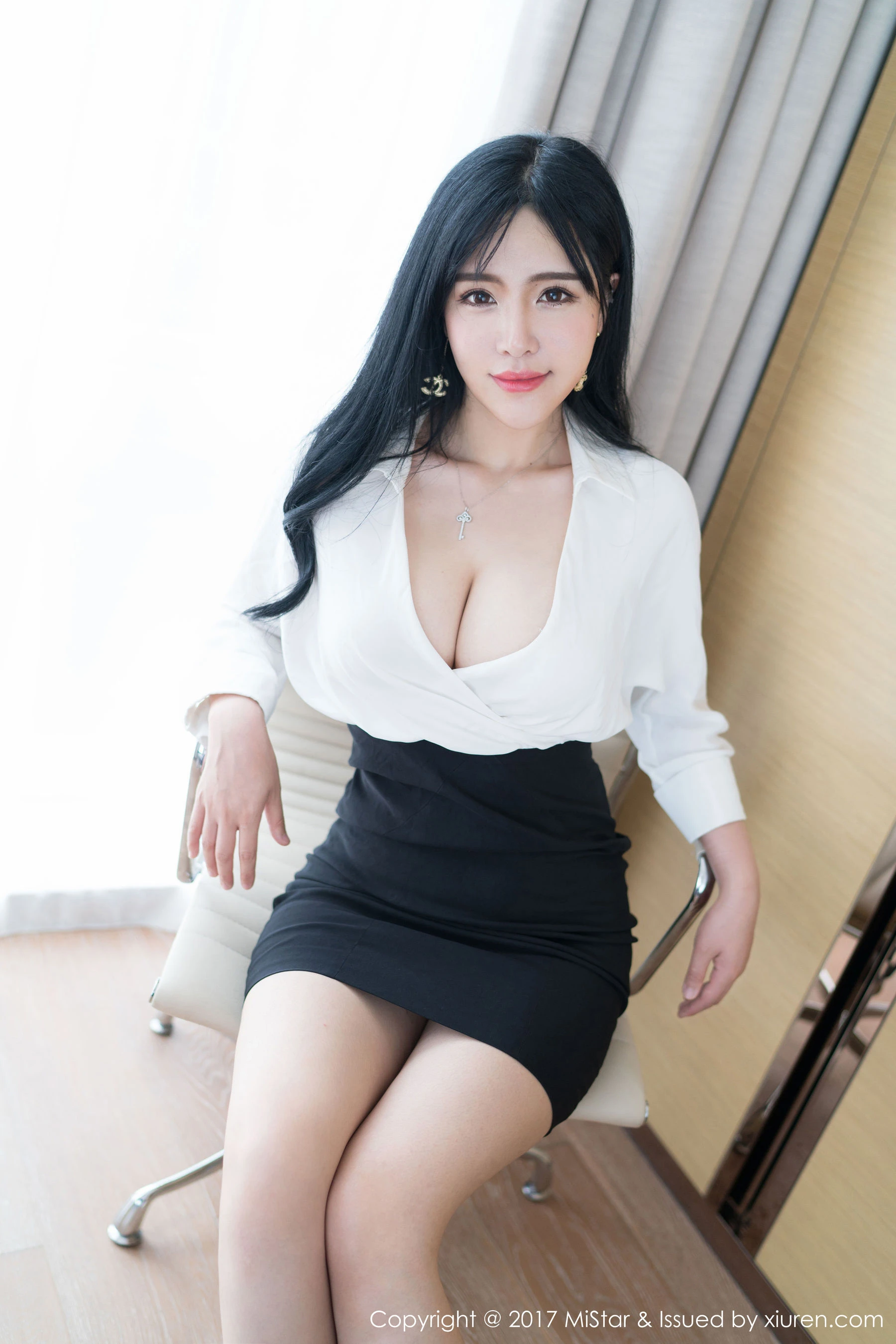 刘钰儿《性感OL秘书系列》 魅妍社 VOL.172