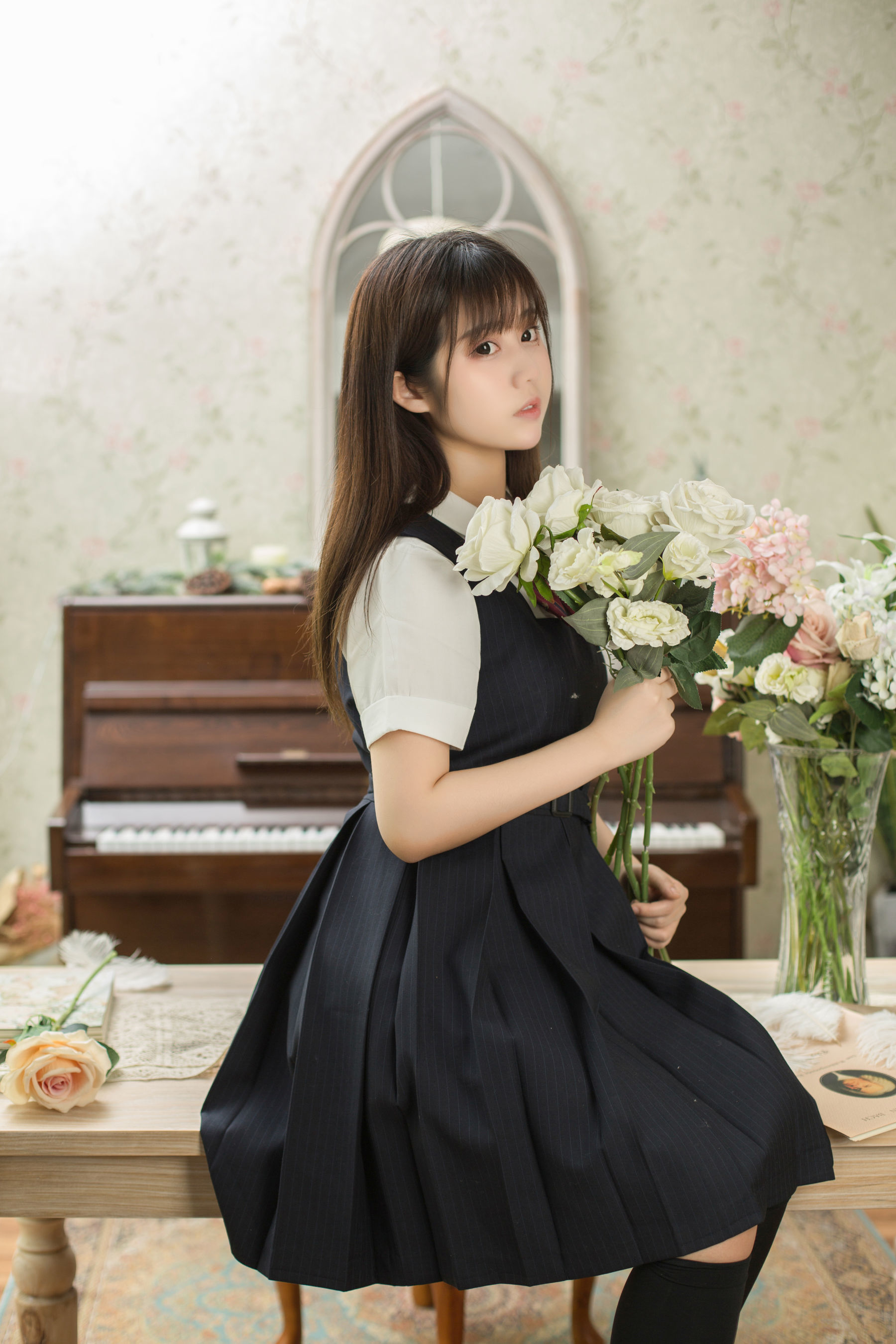 [萝莉COS] 微博福利姬镜酱 – 不知梦 制服 [38P]