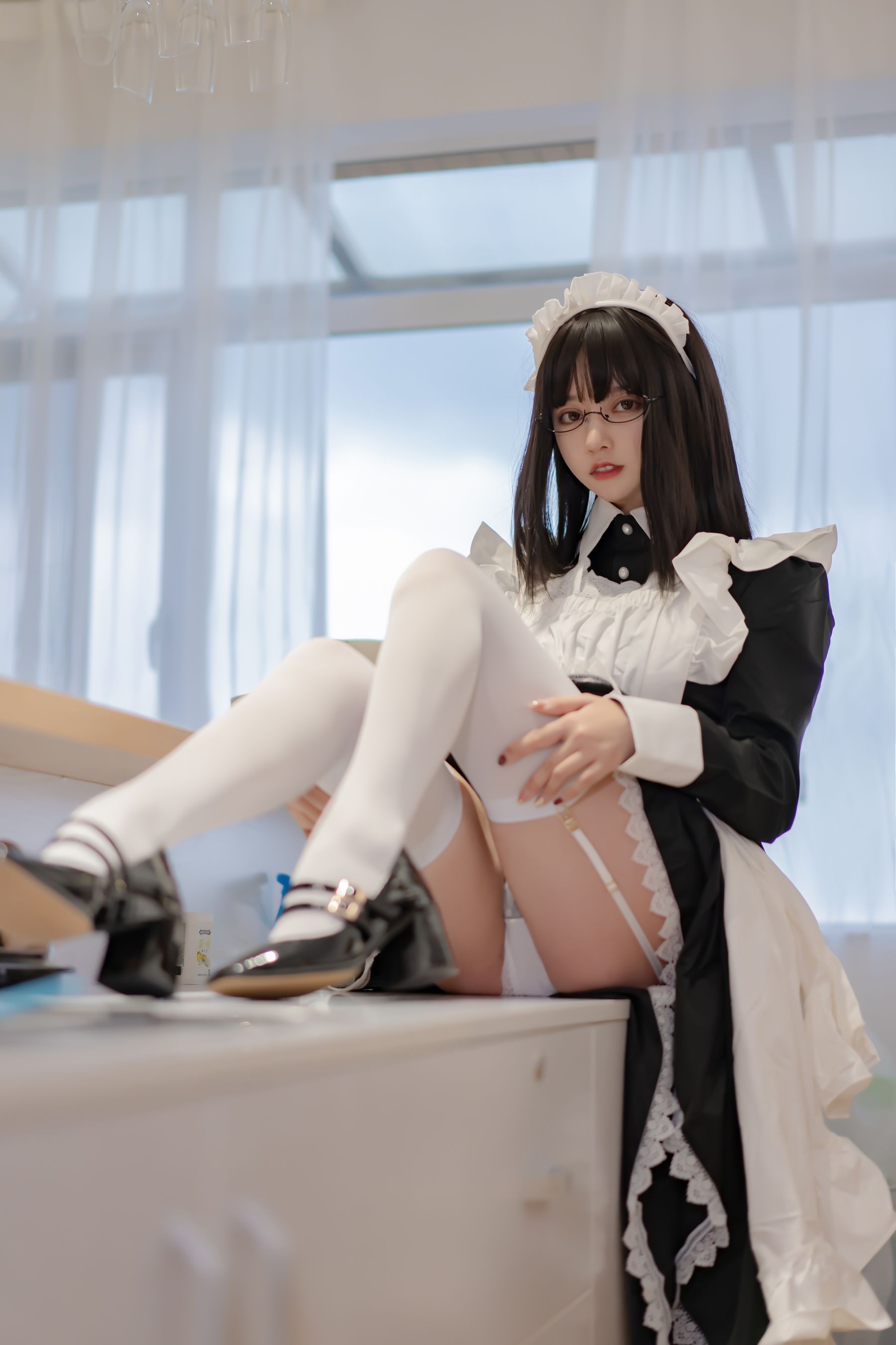 [Cosplay写真] 斗鱼米线线sama – 女仆长裙 [28P]