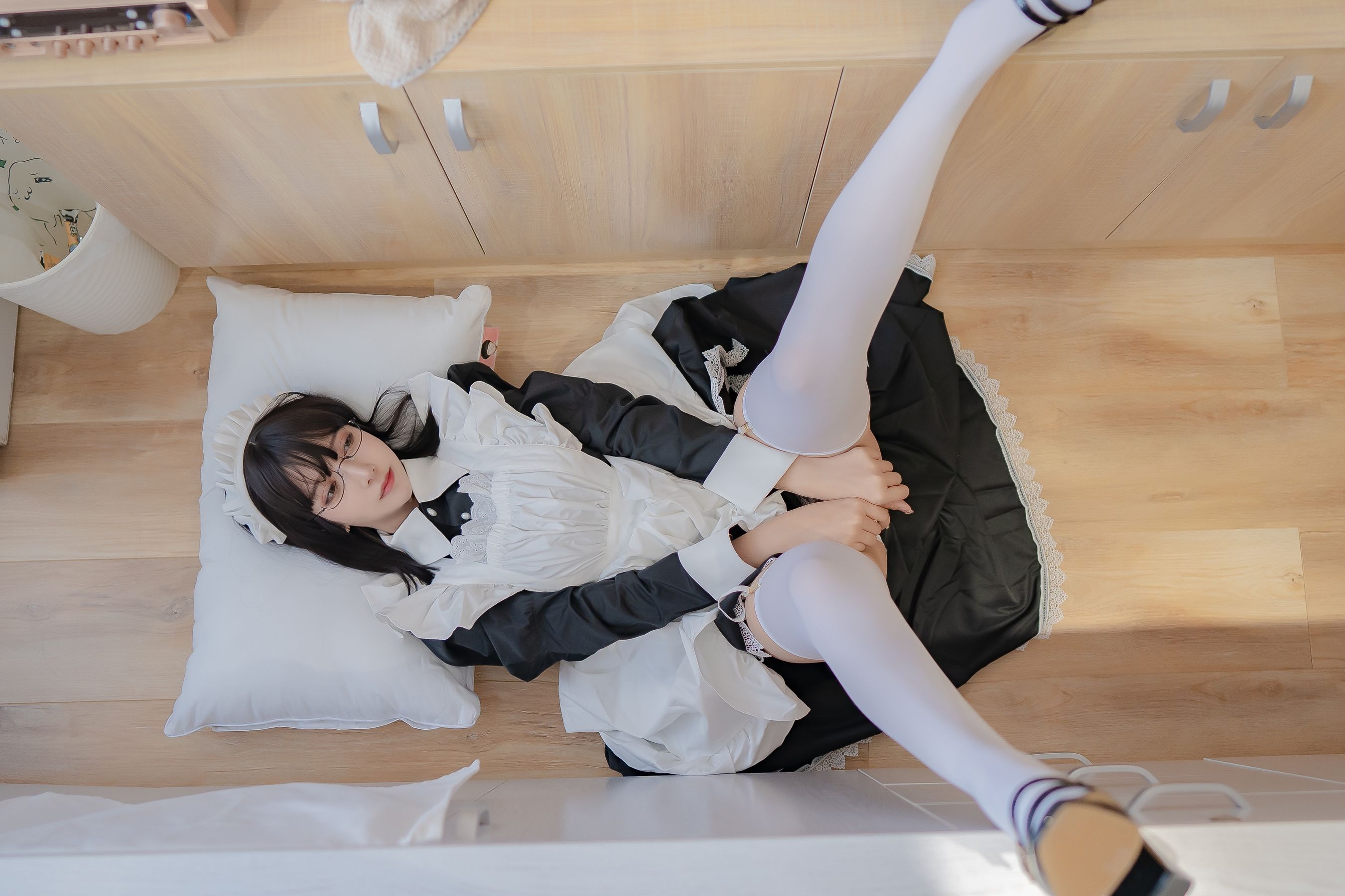 [Cosplay写真] 斗鱼米线线sama – 女仆长裙 [28P]