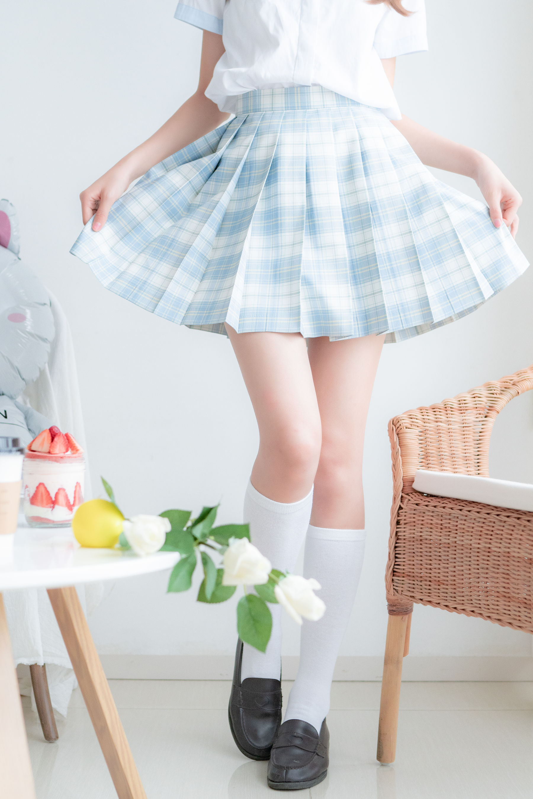 清纯妹子西瓜 民宿私房淡蓝JK [46P]