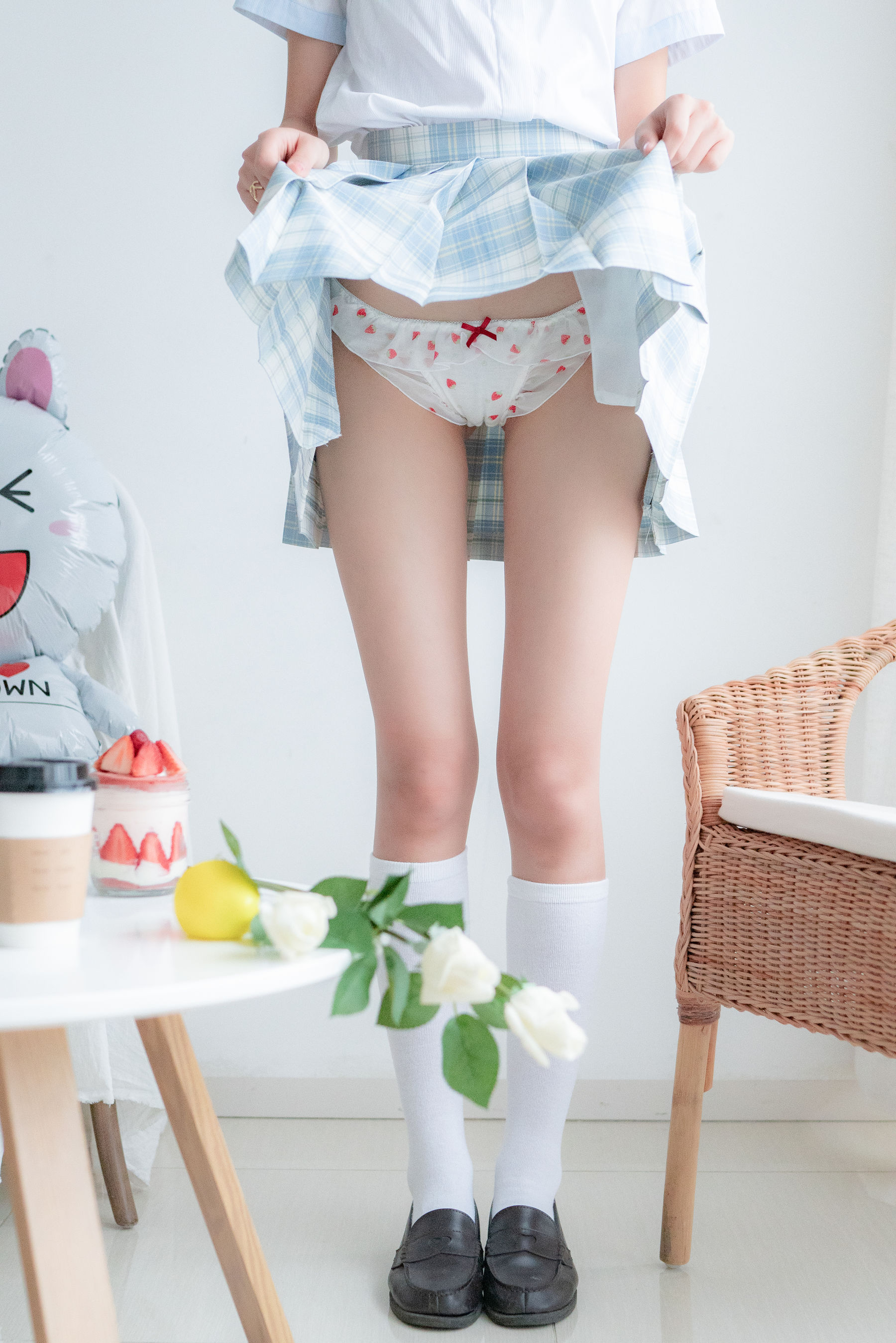 清纯妹子西瓜 民宿私房淡蓝JK [46P]