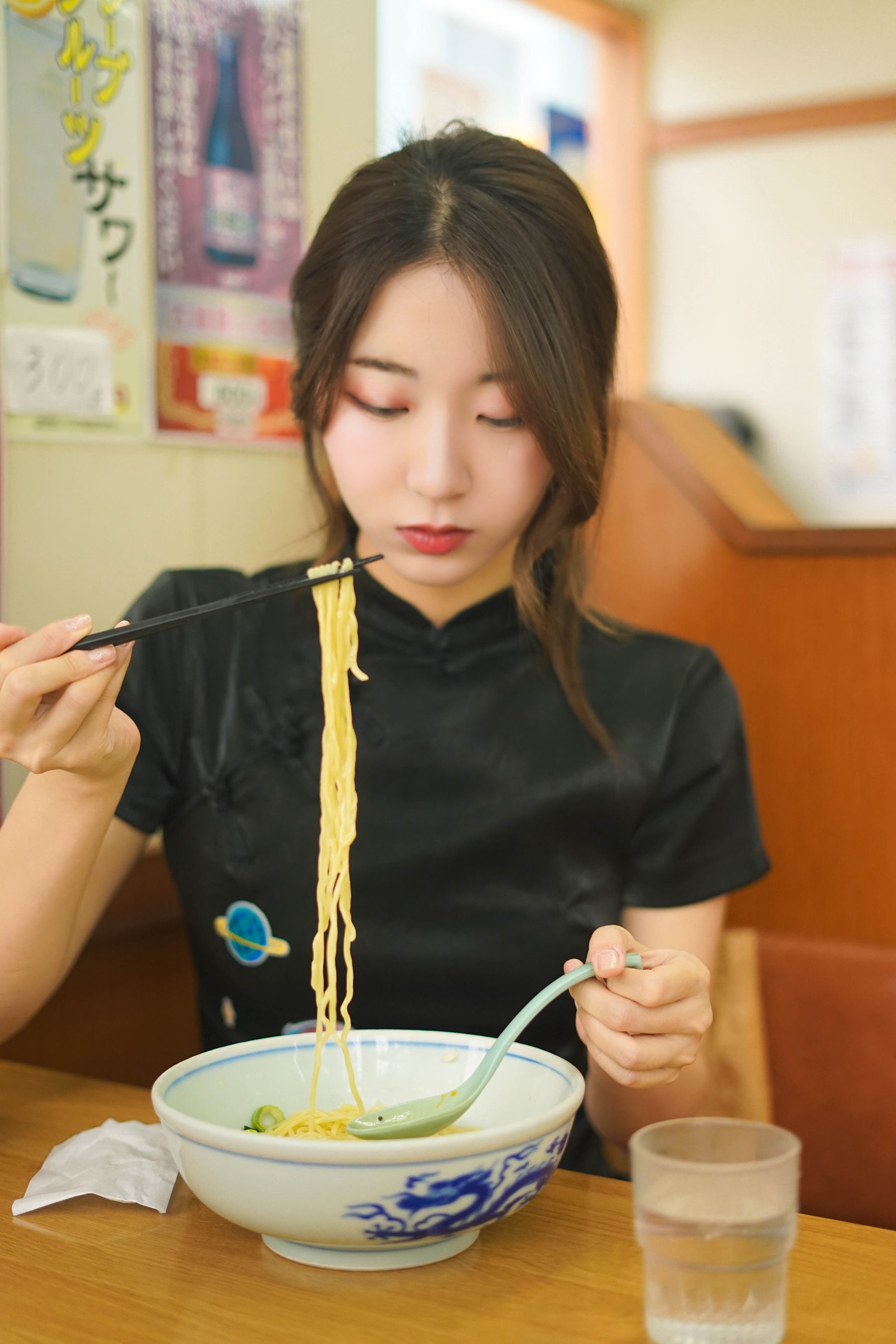 人气Coser黑川 旗袍 [11P]