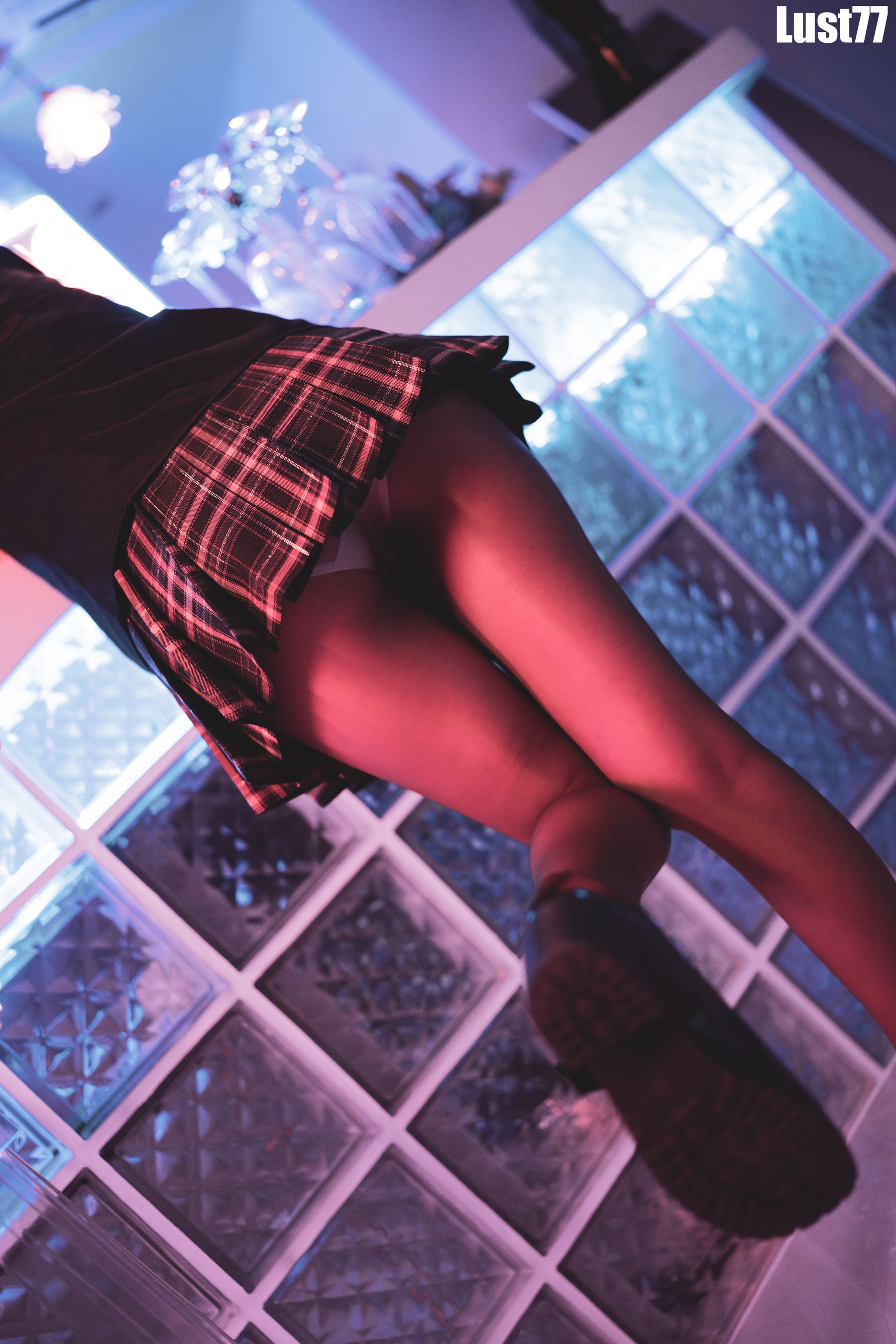 动漫博主柒柒要乖哦 – 车内2 [60P]