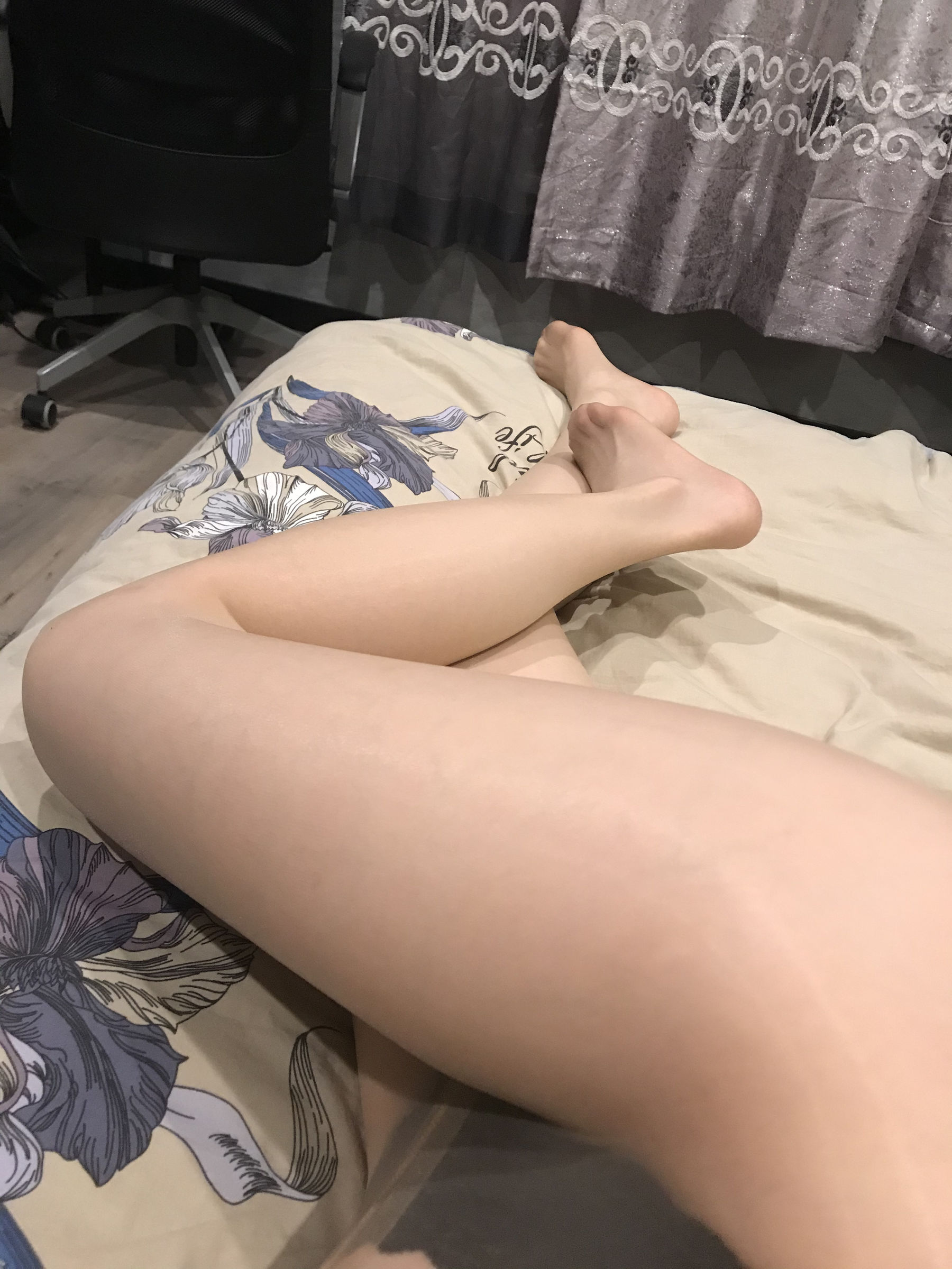 丝足博主麋鹿_Monroe 2020.04.15 蜜臀丝秀 [29P]