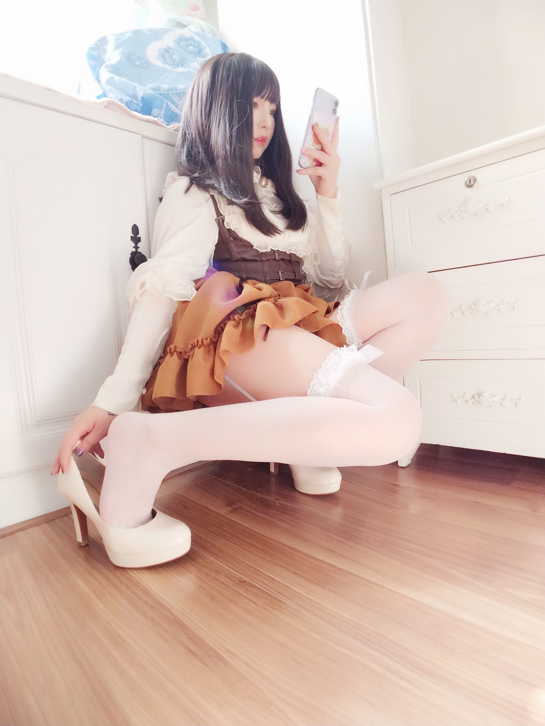 二次元美女古川kagura – 蕾丝长筒吊带丝袜 [38P]