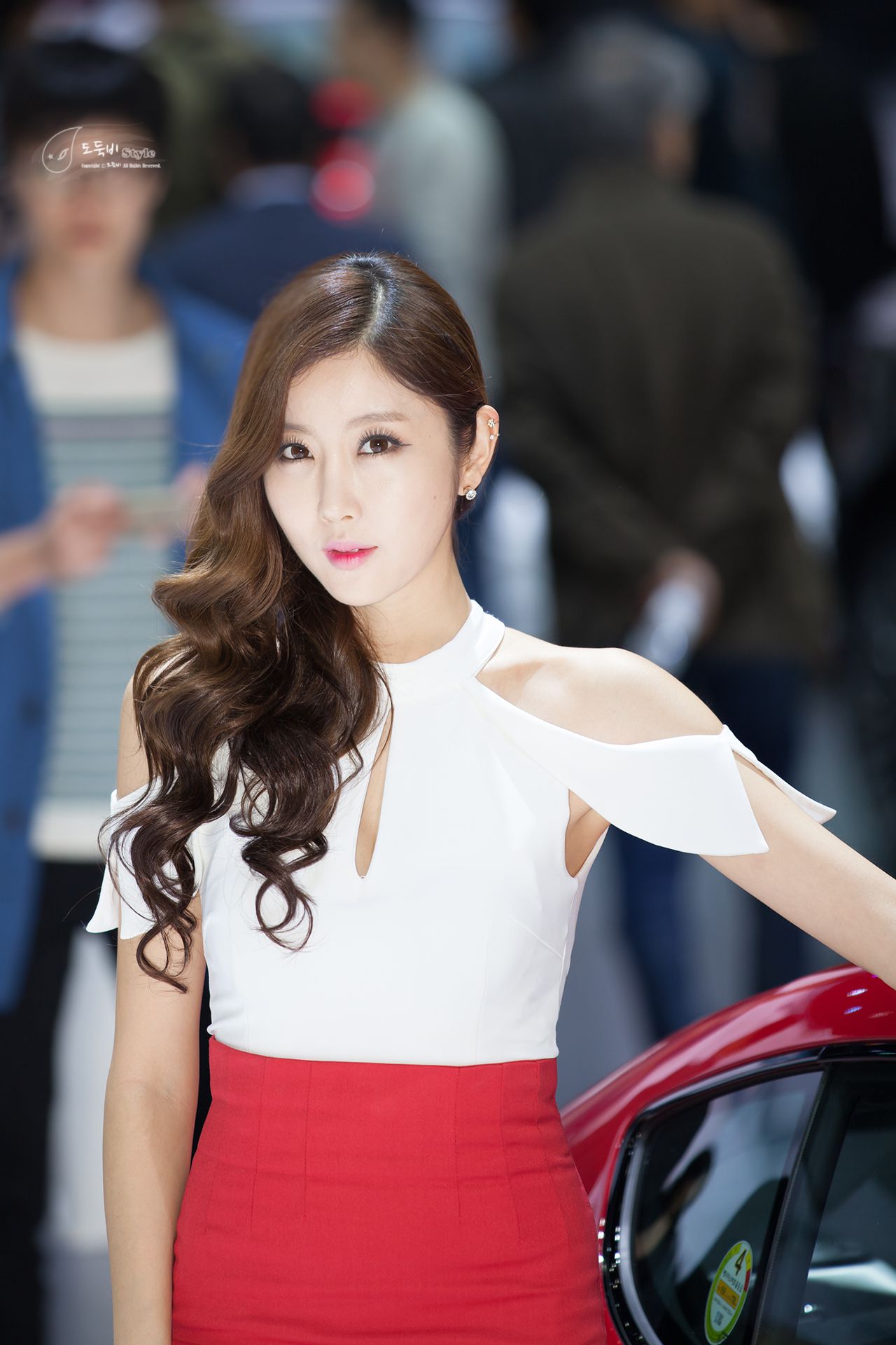 韩国车模崔星雅@崔星儿《车展红色套裙系列》图片合辑 [33P]