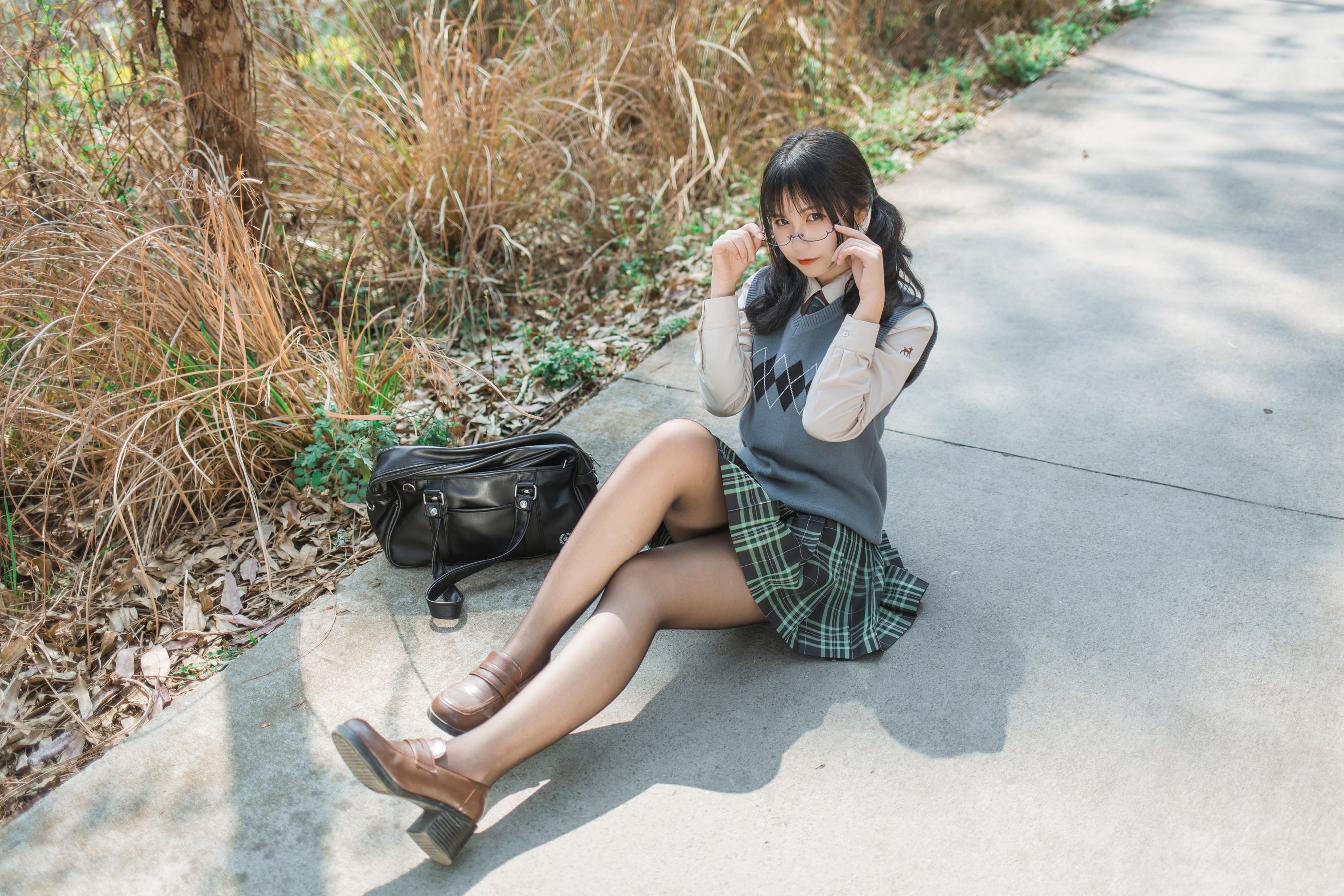 [萝莉COS] 逐月su – 乡间小路 [45P]