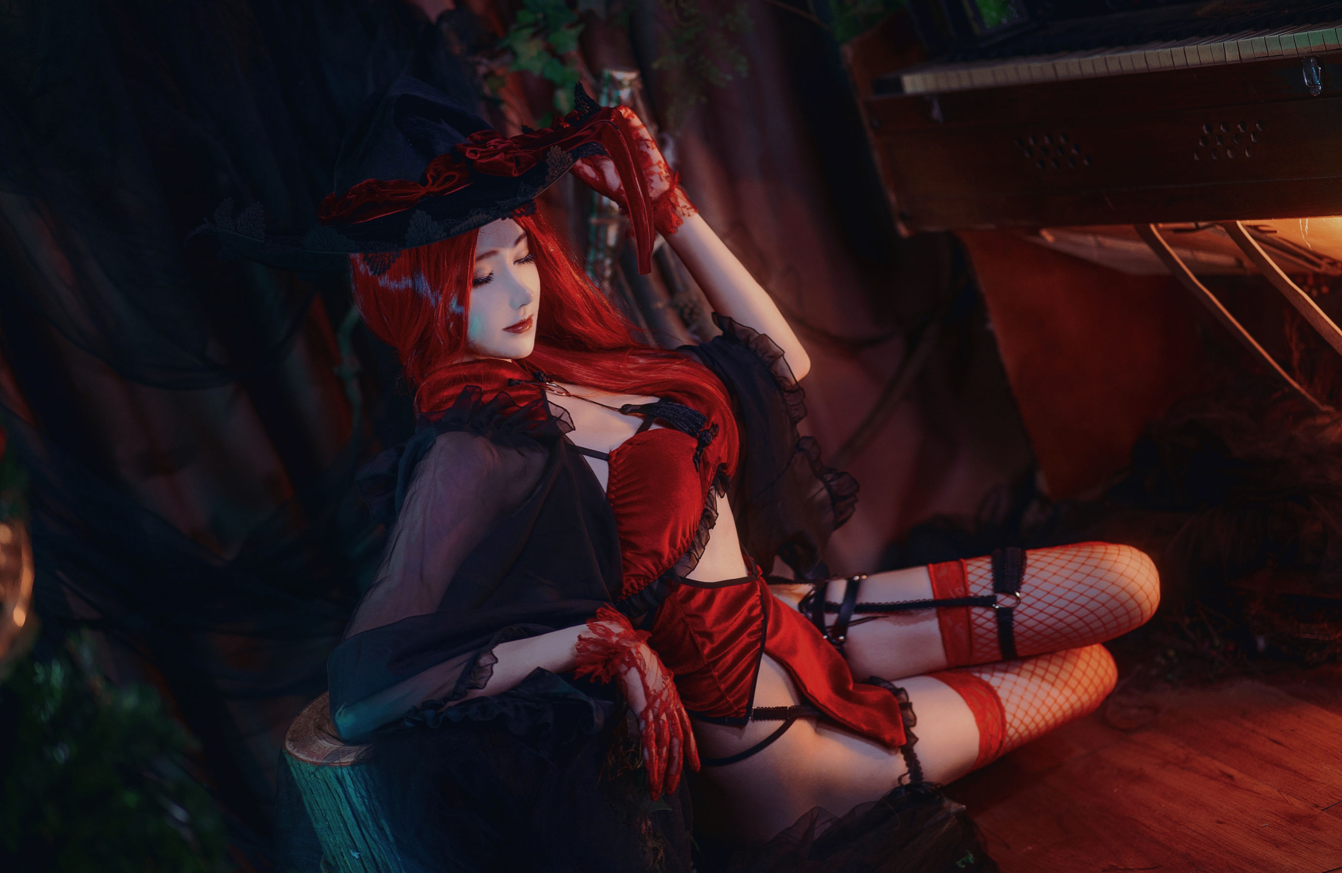 动漫博主南桃Momoko – 红女巫 [19P]