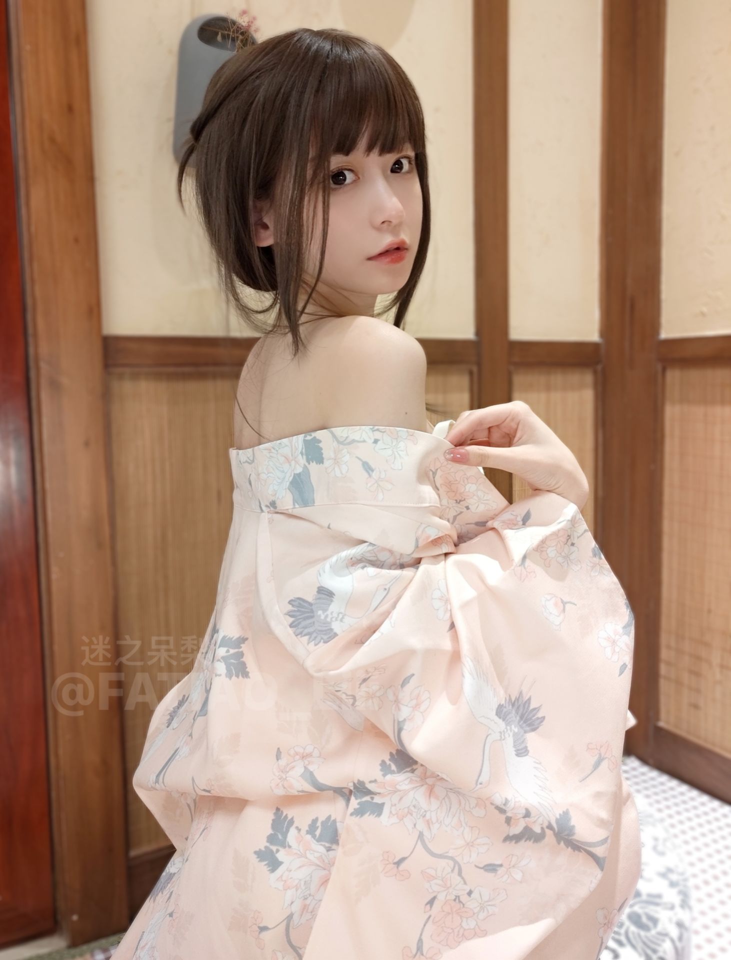 迷之呆梨(发条少女)[fantia] – ピンクの着物 [22P]