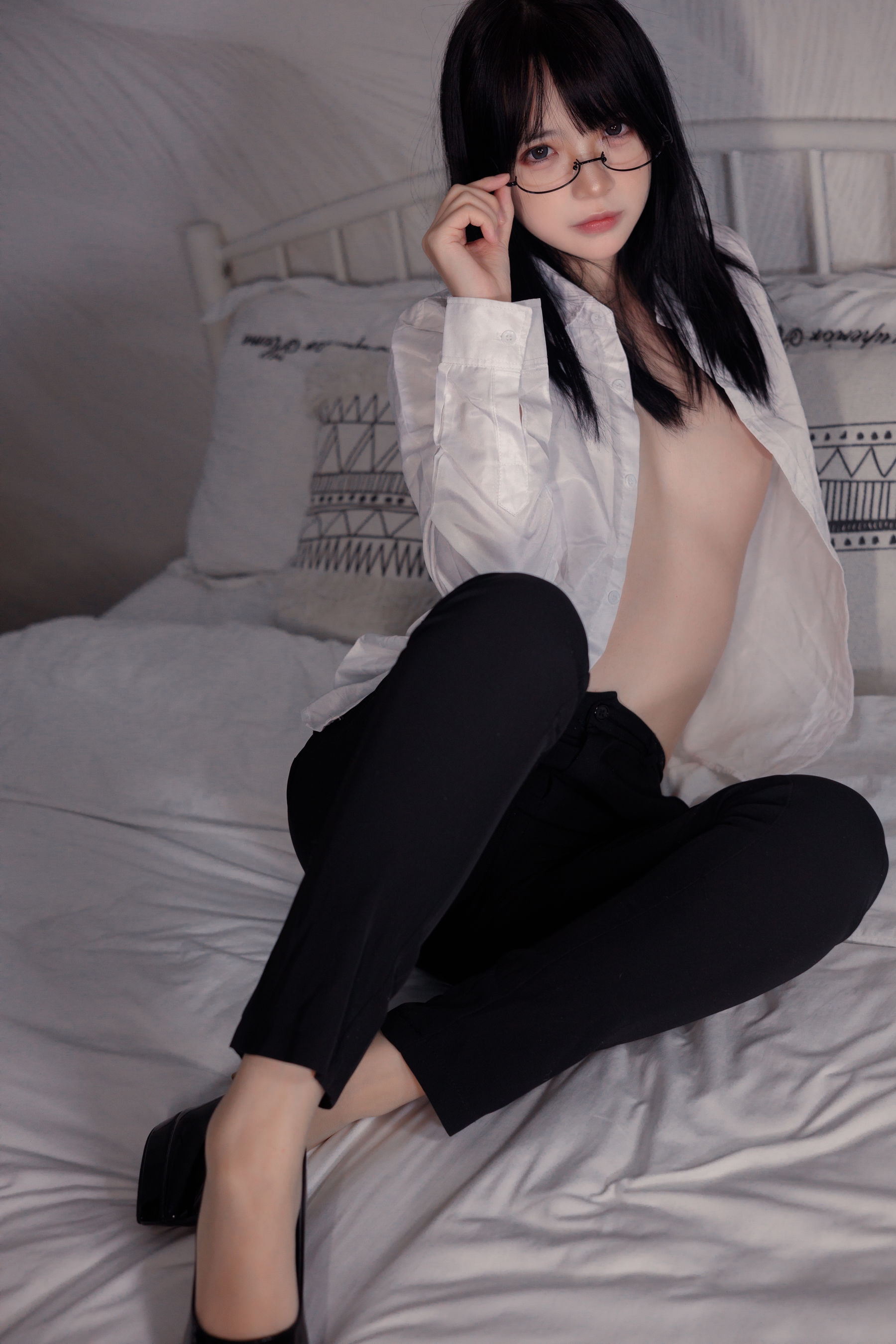 疯猫ss – 白色情人节福袋 长裤OL [40P]