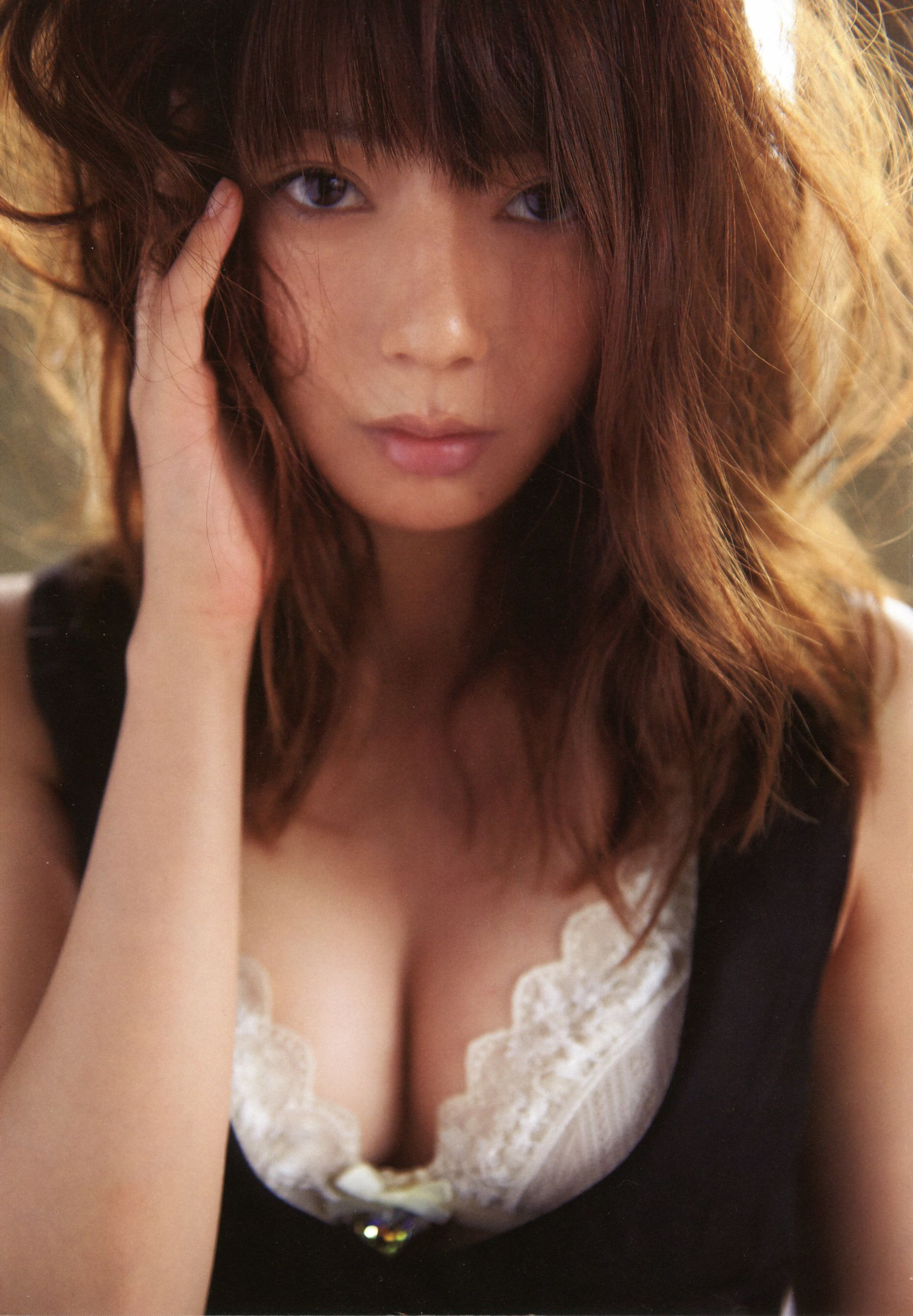 Yuria Haga 芳賀優里亜 写真集 「赤×ピンク」 [90P]