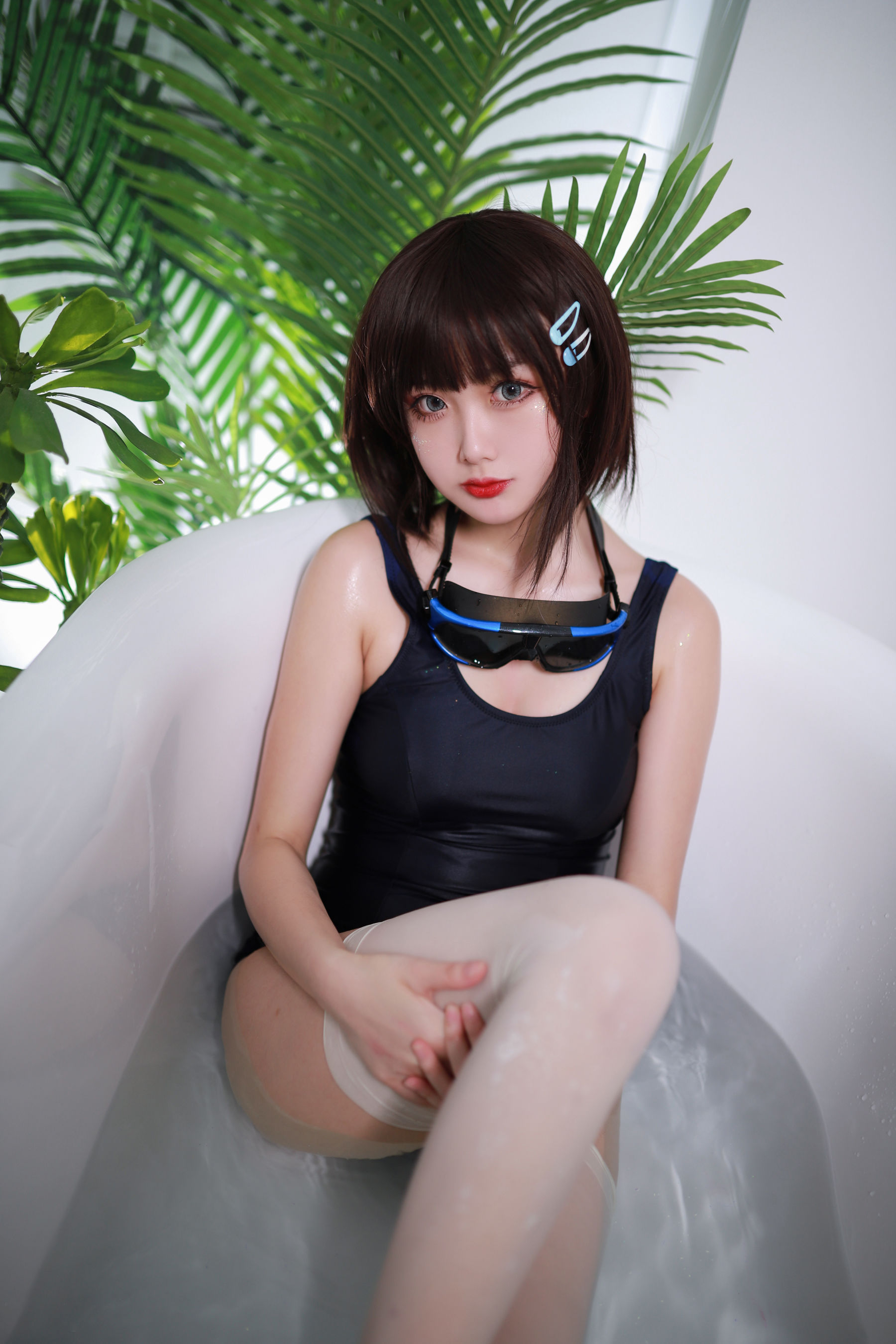 [Cosplay写真] 动漫博主您的蛋蛋 – 夏日泳装 浴缸 [40P]