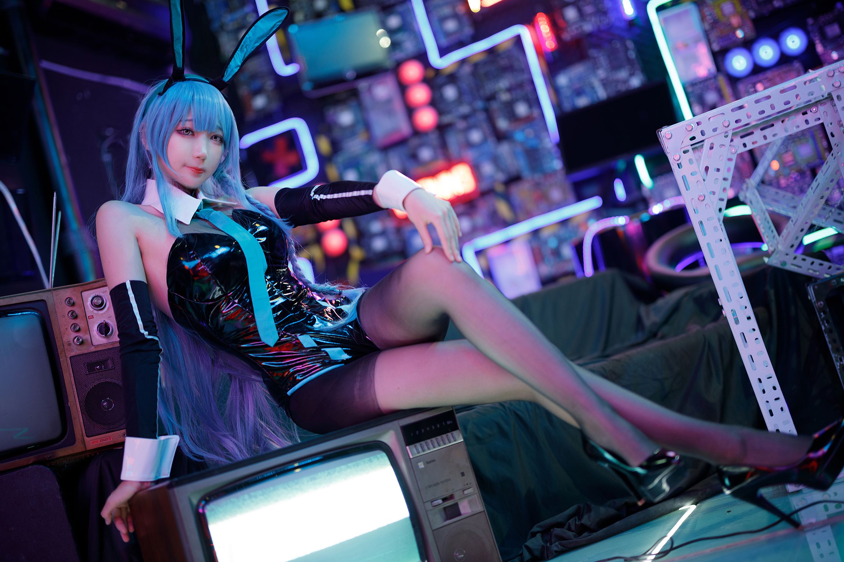 周叽是可爱兔兔 – 树城兔女郎 [28P]