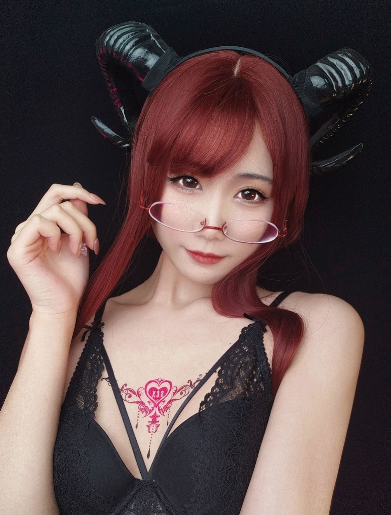 动漫博主曉美媽 – (圣诞自拍)雪夜魅魔 [16P]