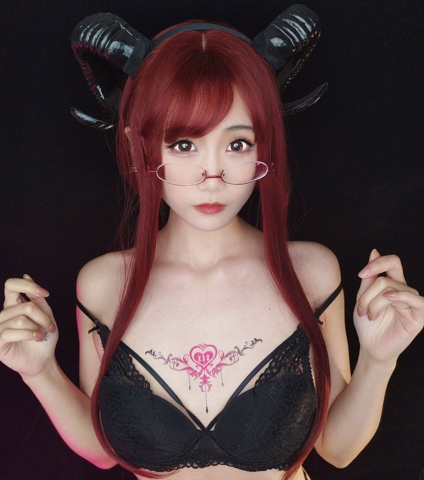 动漫博主曉美媽 – (圣诞自拍)雪夜魅魔 [16P]