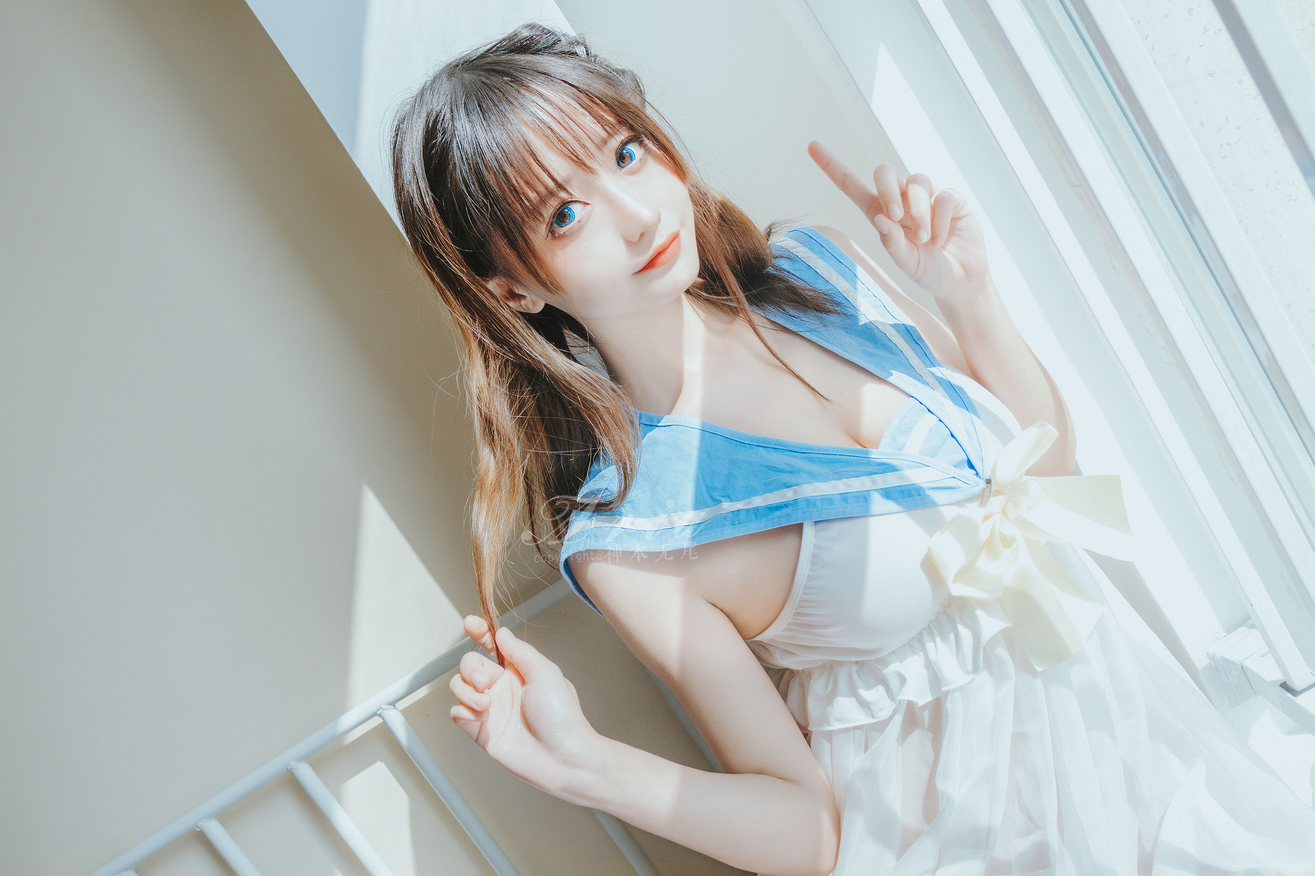 神本无尾_Aria – 蓝色睡裙 [9P]