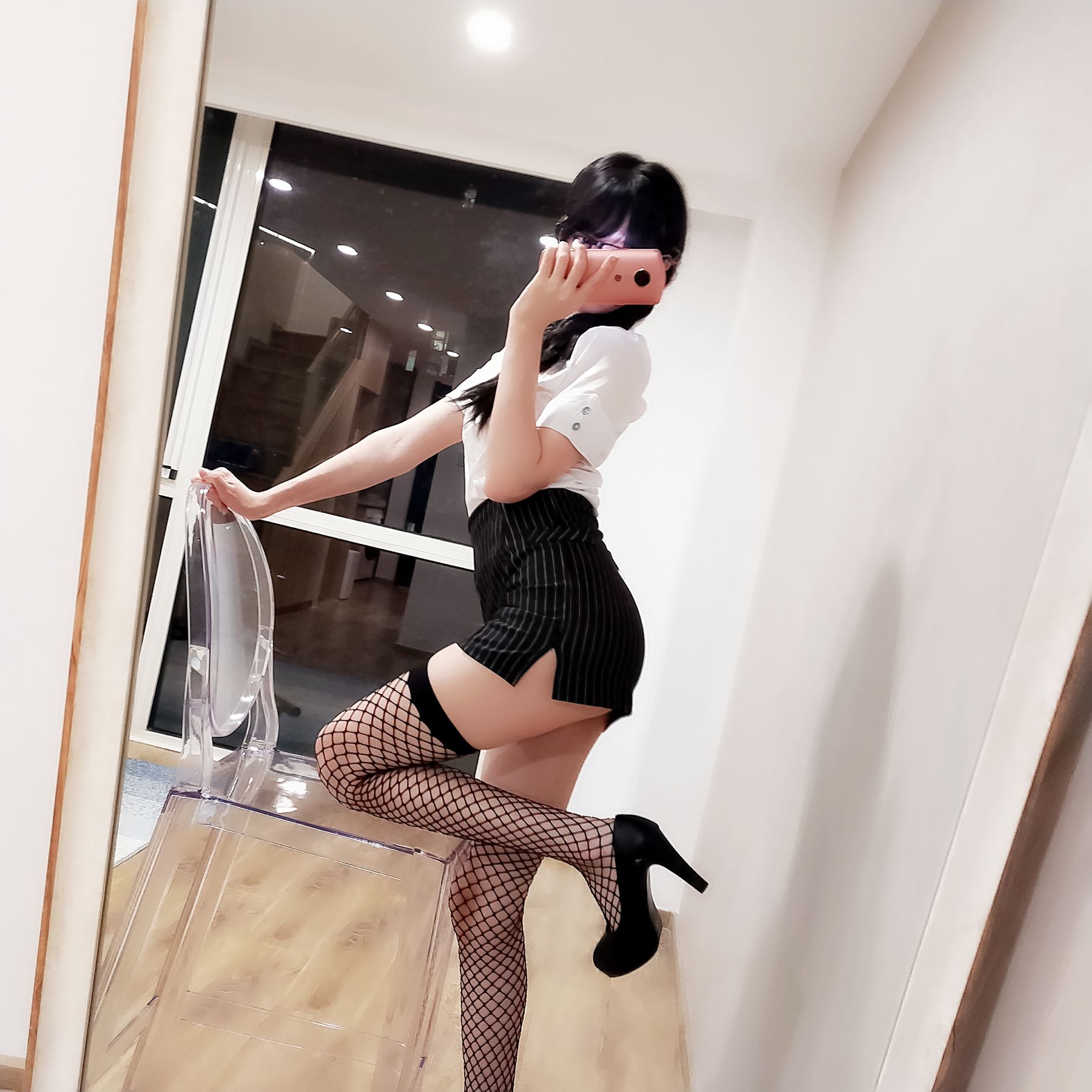 NAGISA魔物喵[fantia] – 黑丝网袜ol~~~ [21P]