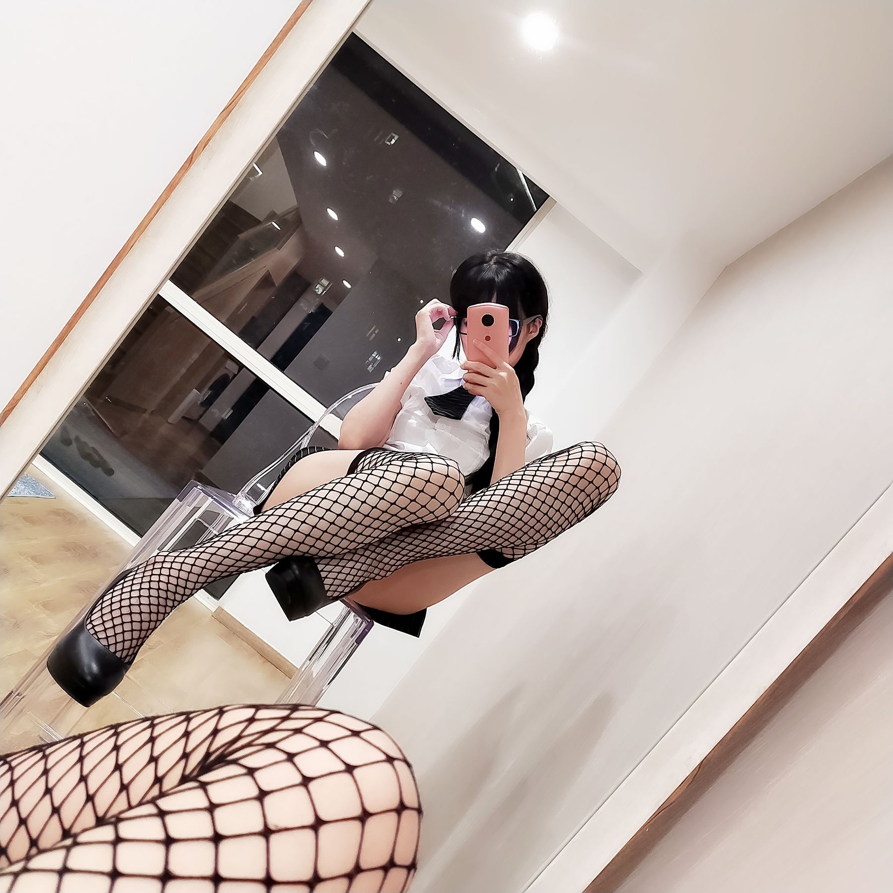 NAGISA魔物喵[fantia] – 黑丝网袜ol~~~ [21P]