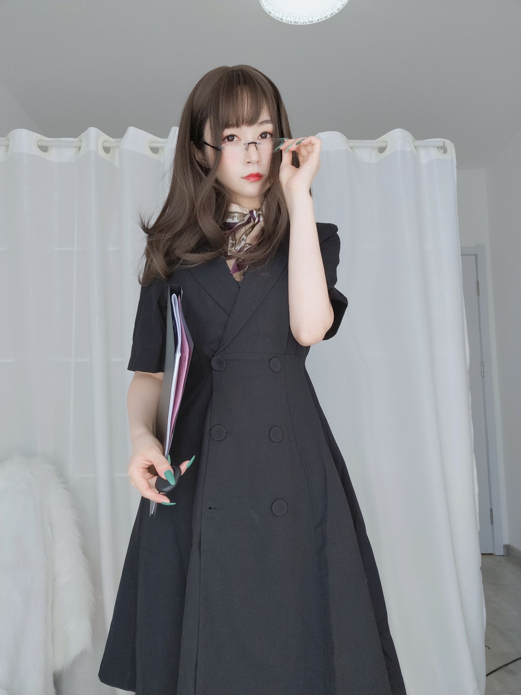 Coser小姐姐白银 – OL下的内衣 [115P]