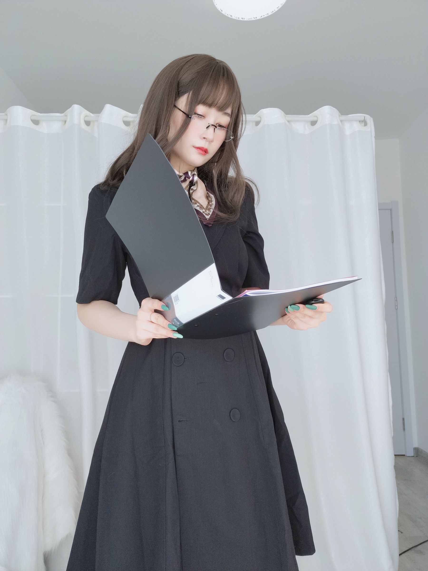 Coser小姐姐白银 – OL下的内衣 [115P]