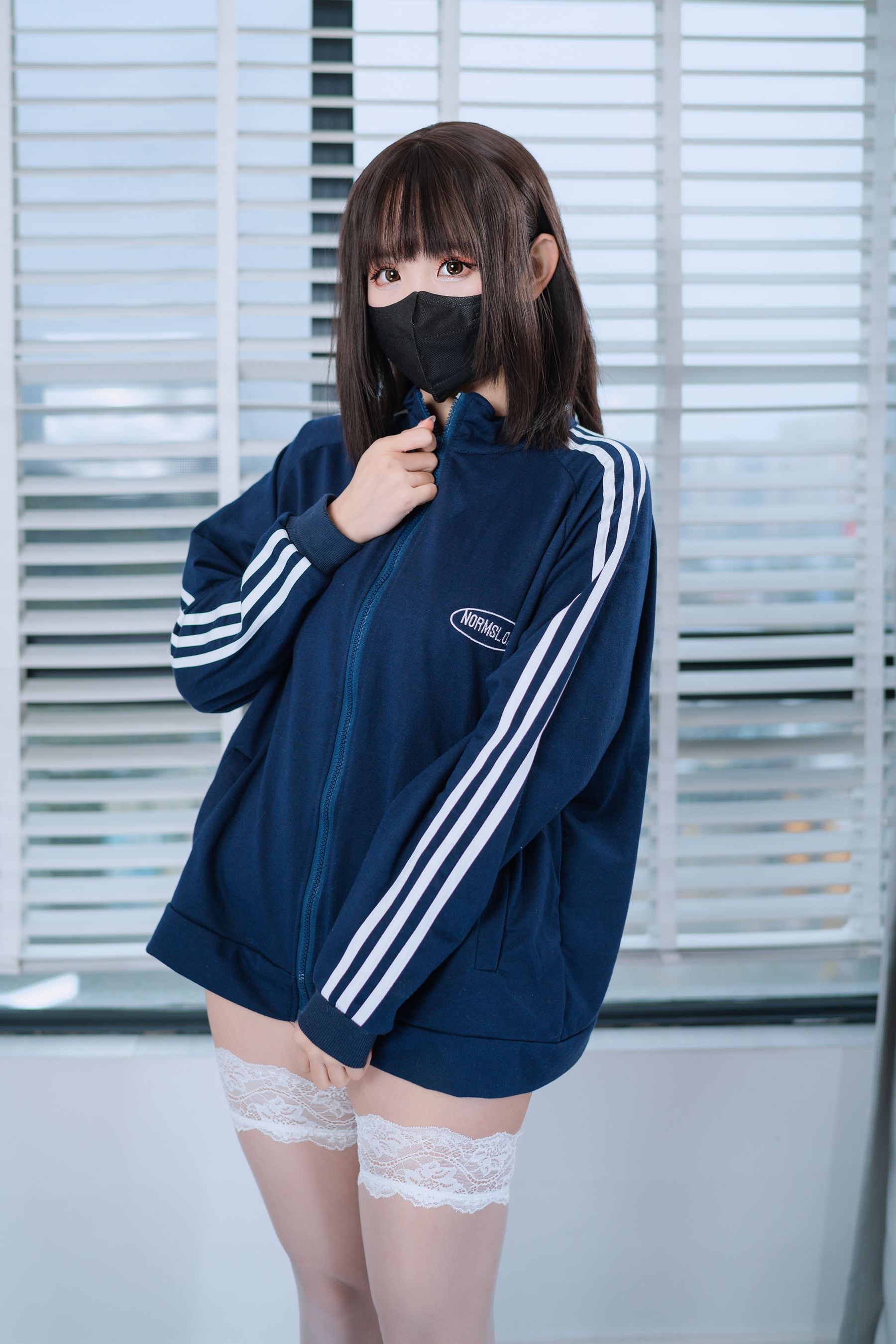 miko酱ww – 草莓圣代 [45P]